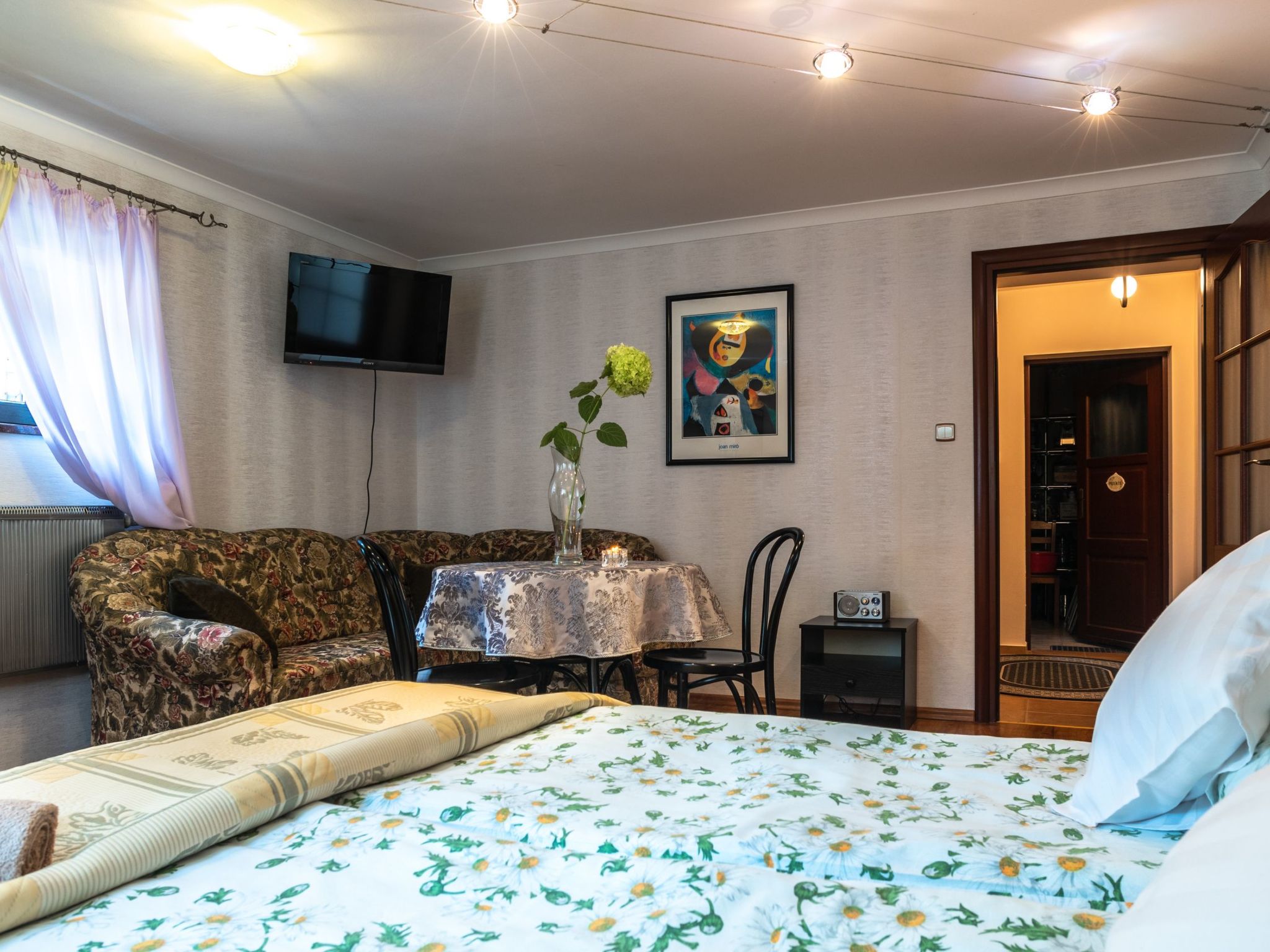 Wohnung mit Terrasse, Garten und Grill-Binnen