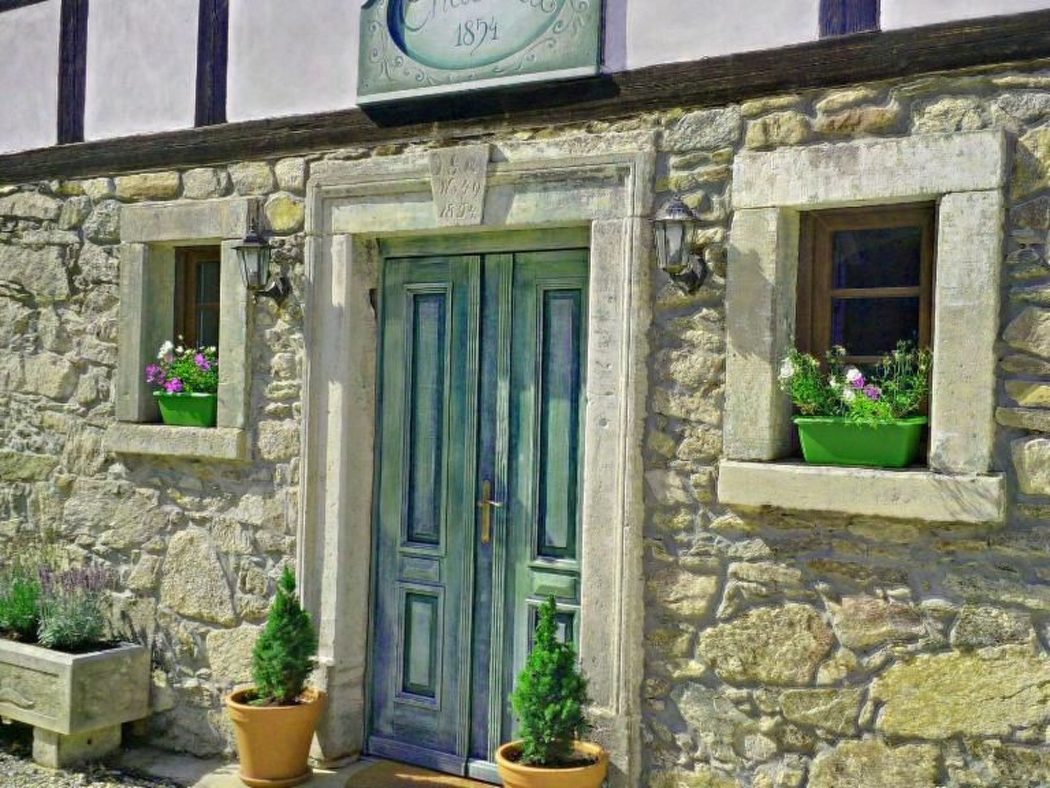 Nasze Chabazie-Inside