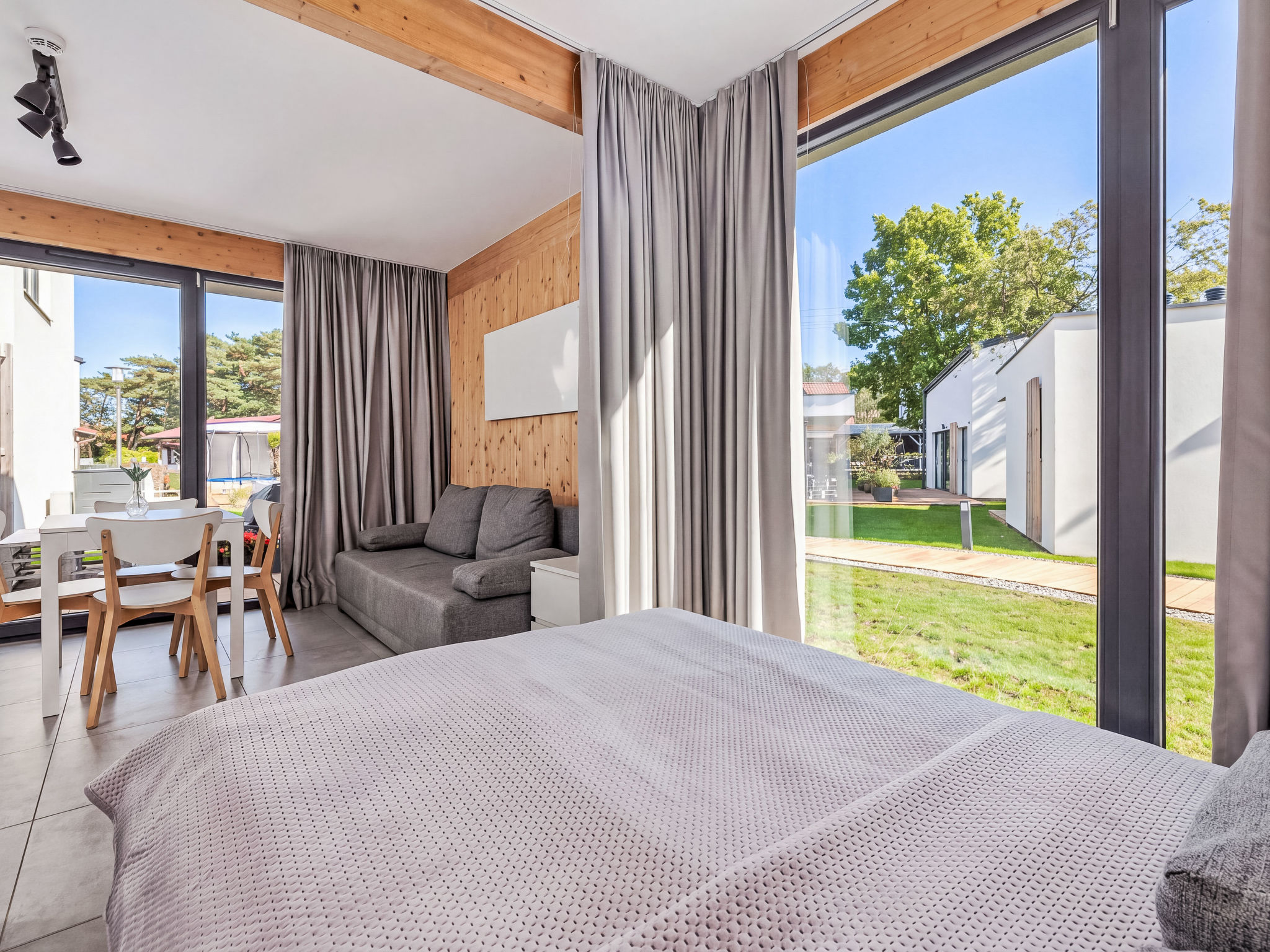 Mit privater Terrasse - Binnen