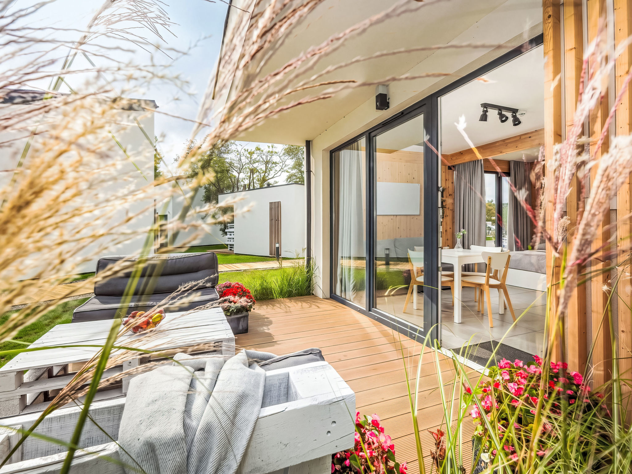Mit privater Terrasse - Buiten