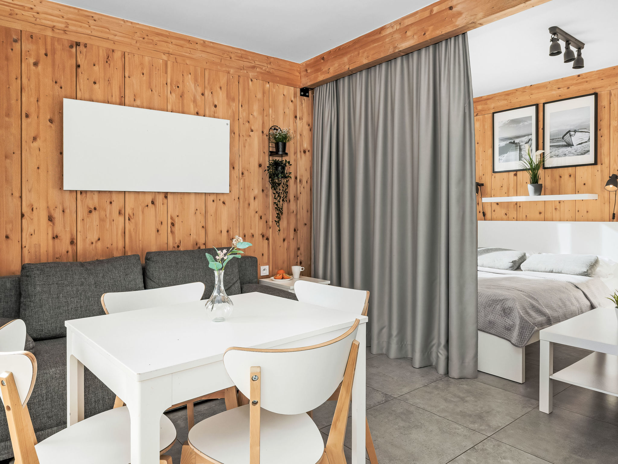 Mit privater Terrasse - Binnen