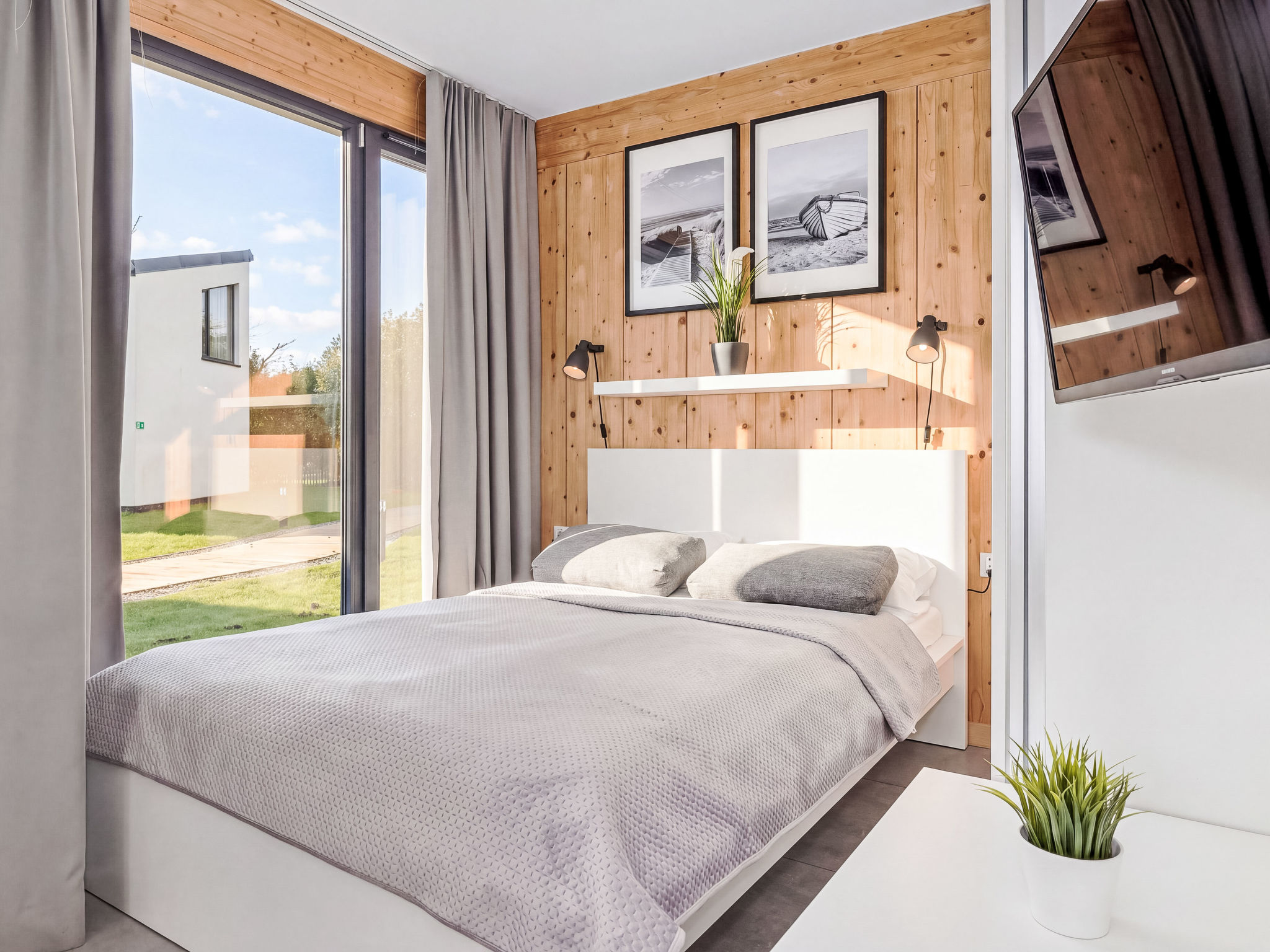 Mit privater Terrasse - Binnen