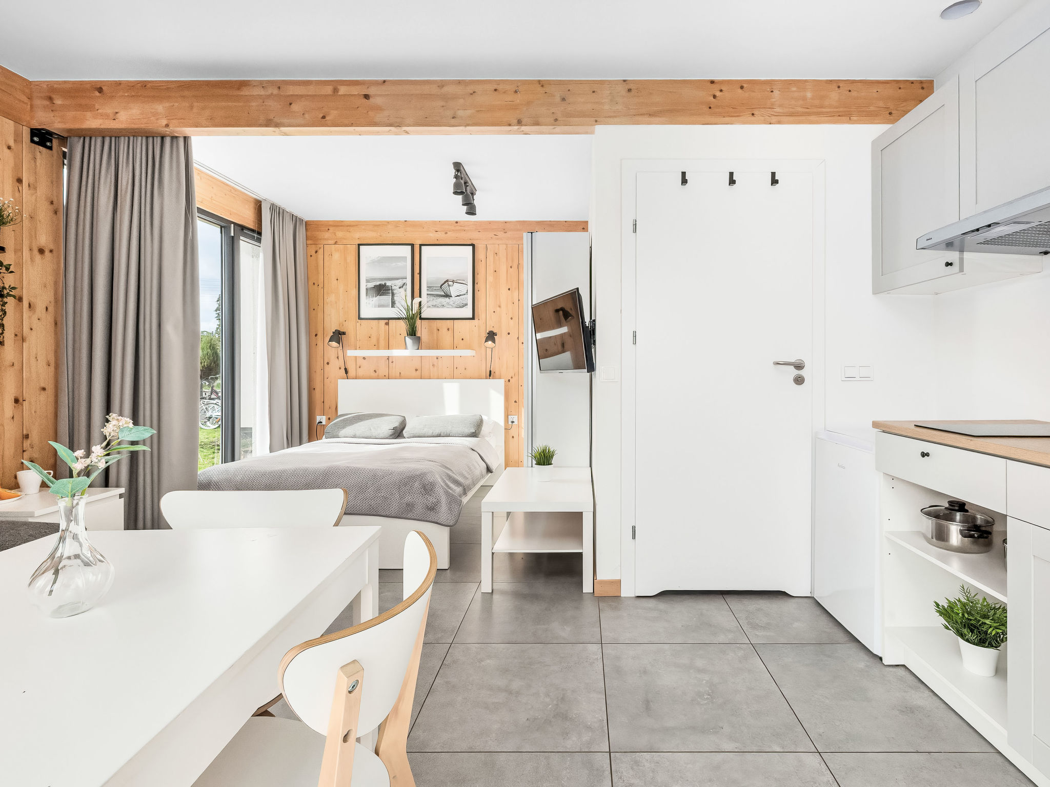 Mit privater Terrasse - Binnen