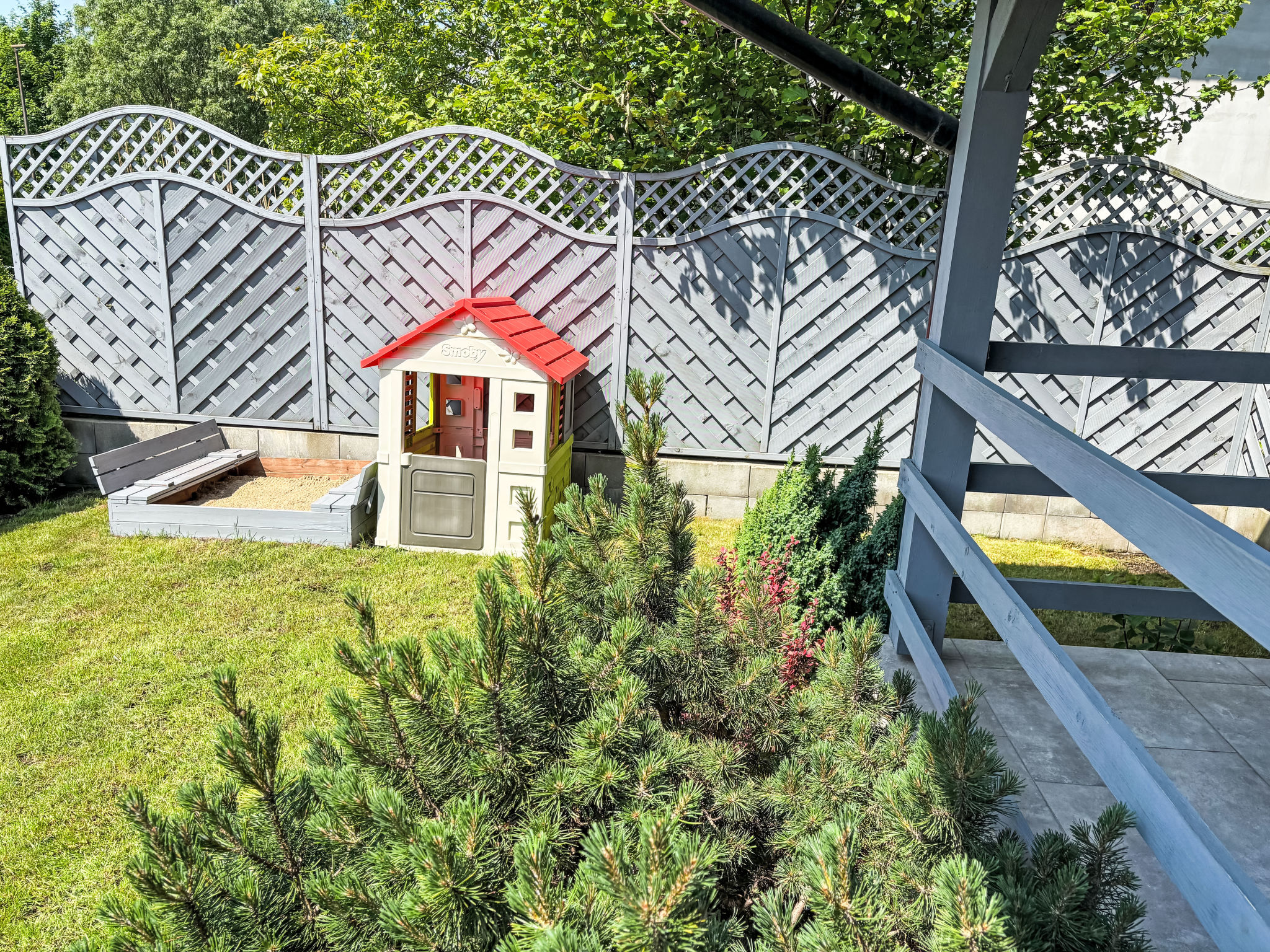 Villa Kacper mit privatem Garten, Terrasse und Grill - Buiten