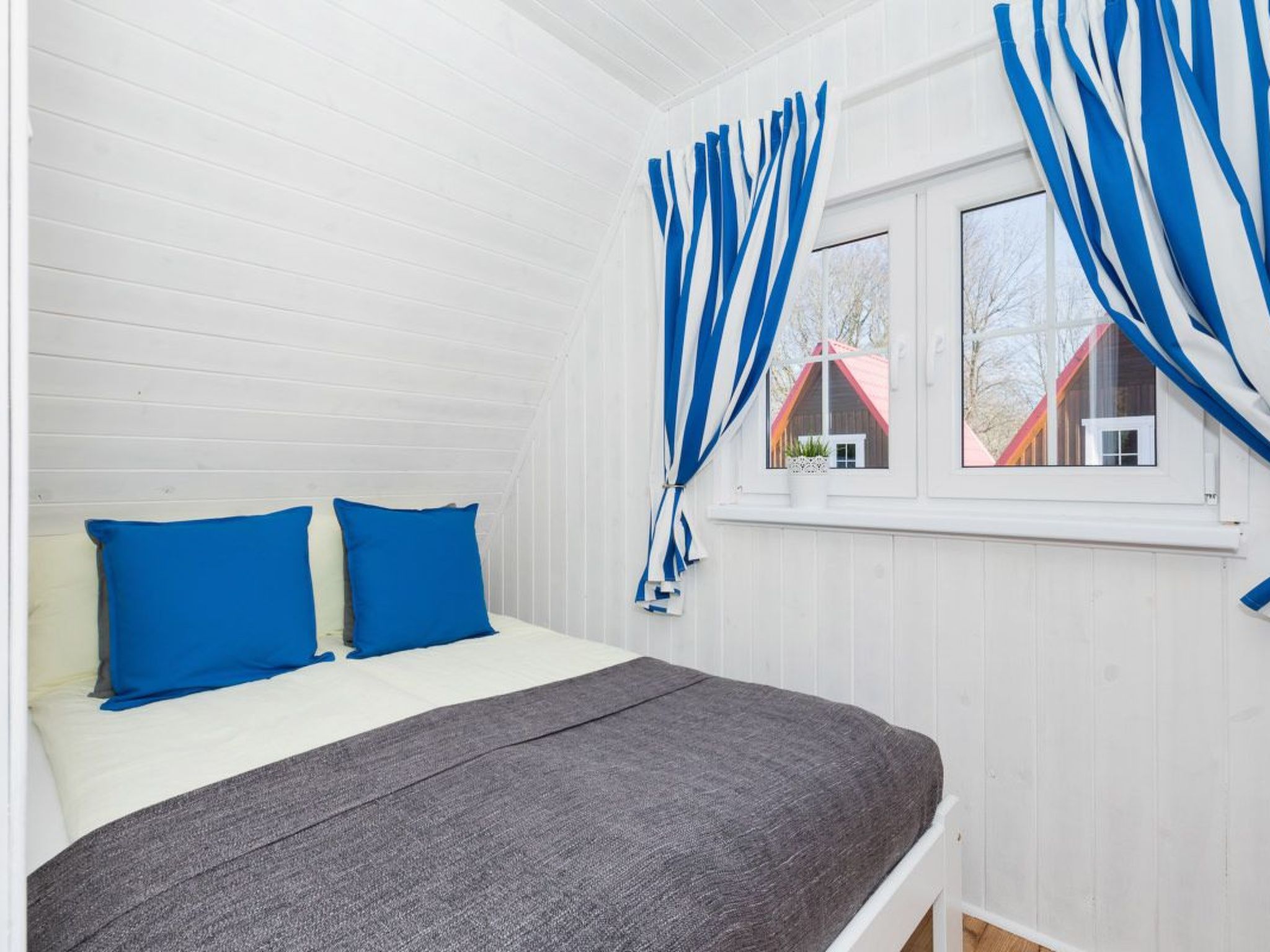 Bootshaus mit beheiztem Pool-Image-tags.info