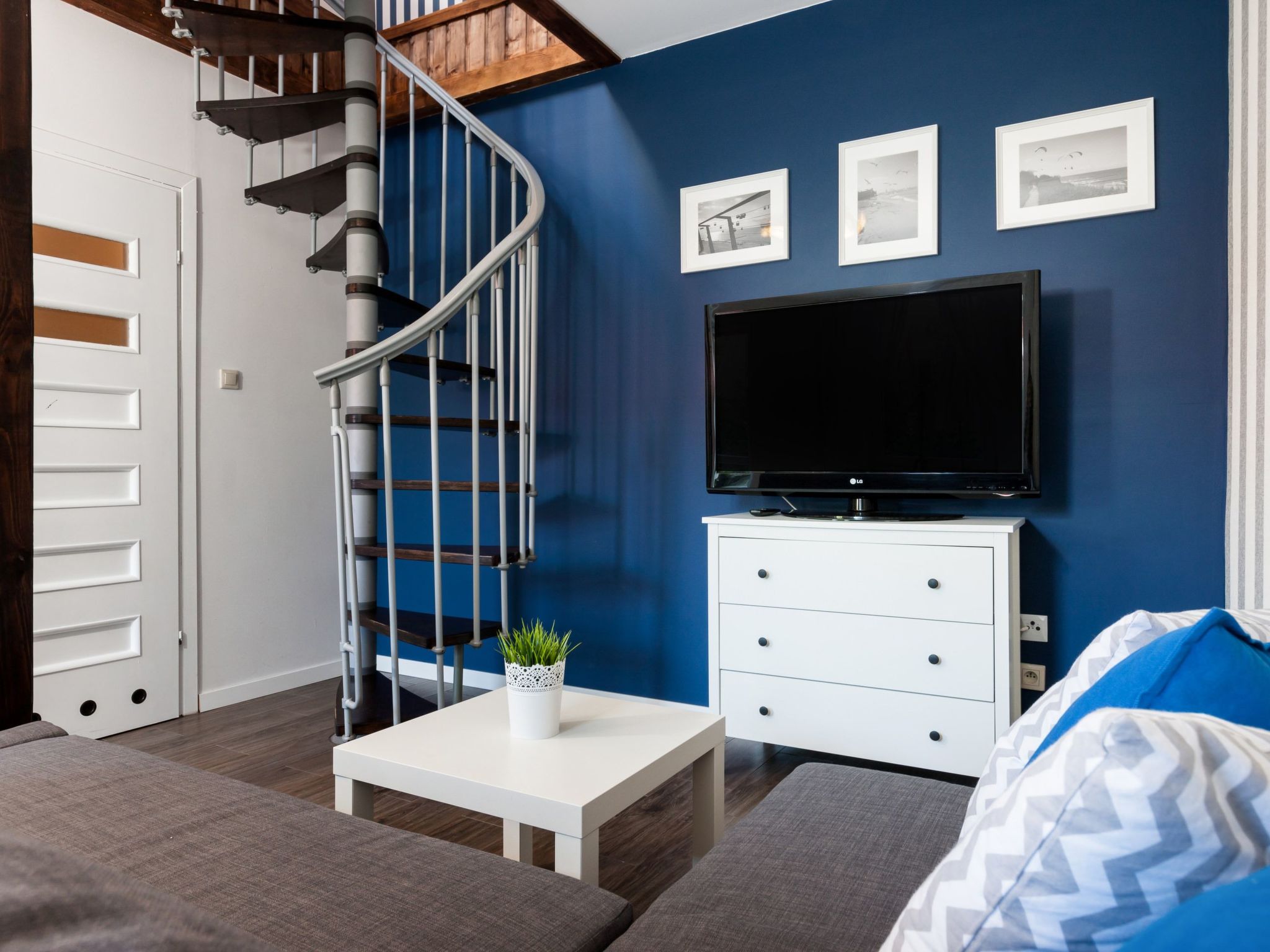 "Kapitanski" mit Schwimmbad-Image-tags.info