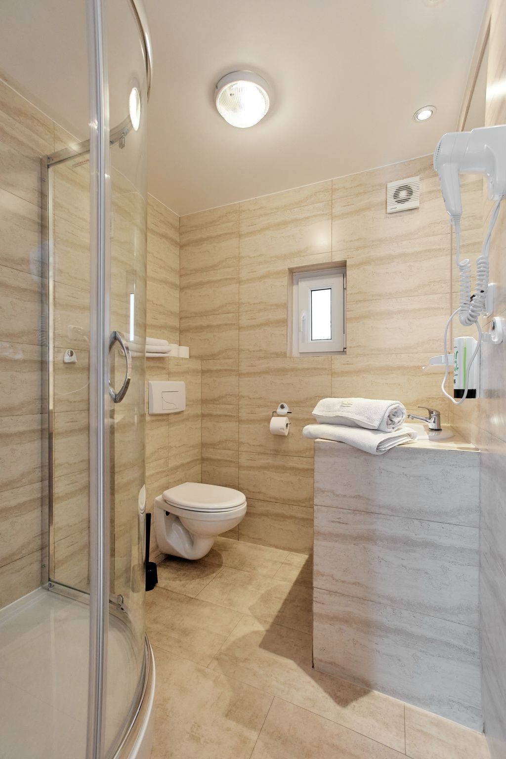 "Boathouse" mit Schwimmbad-Image-tags.info