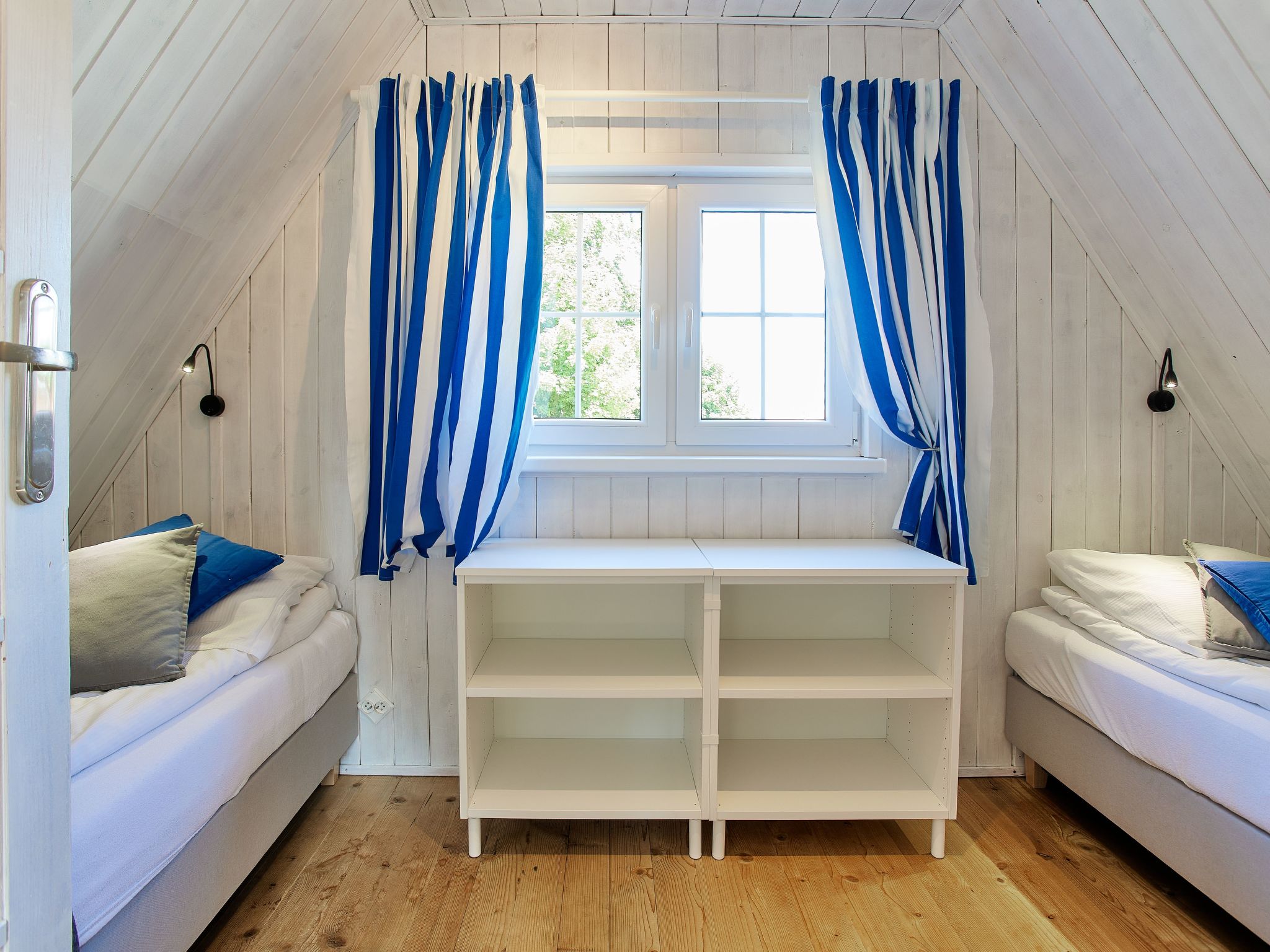 Bootshaus mit beheiztem Pool-Image-tags.info