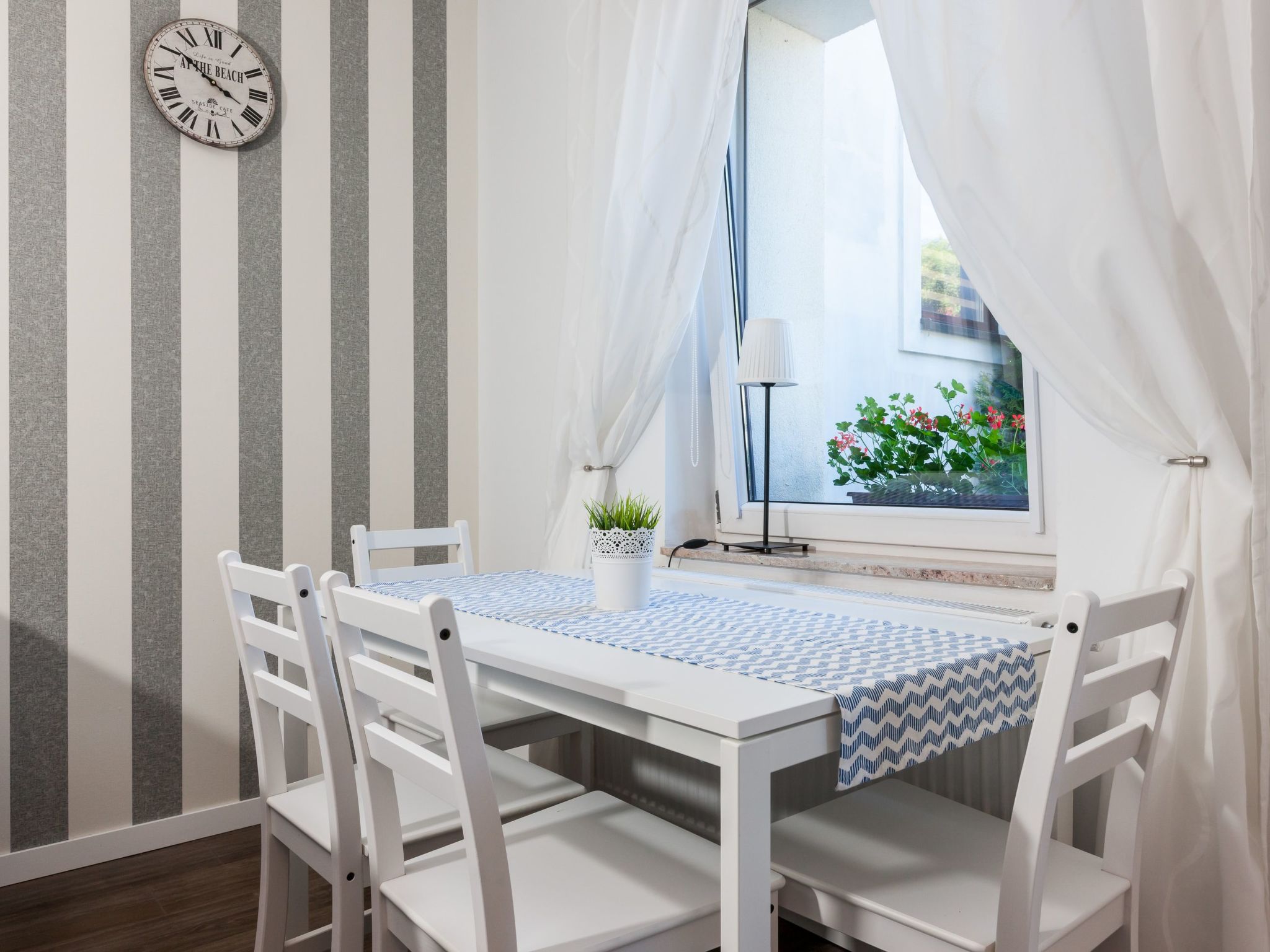 "Kapitanski" mit Schwimmbad-Image-tags.info