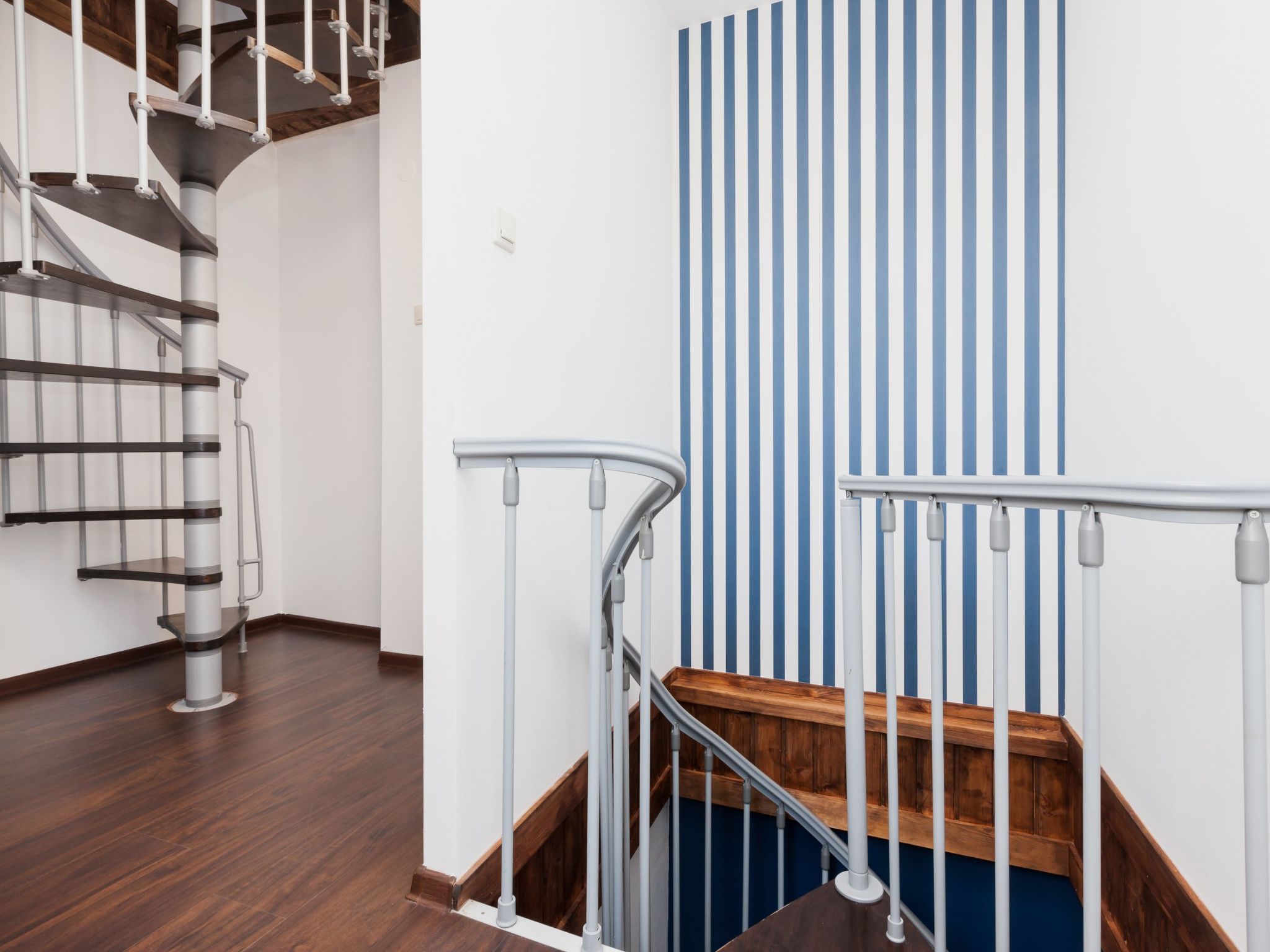 "Kapitanski" mit Schwimmbad-Image-tags.info