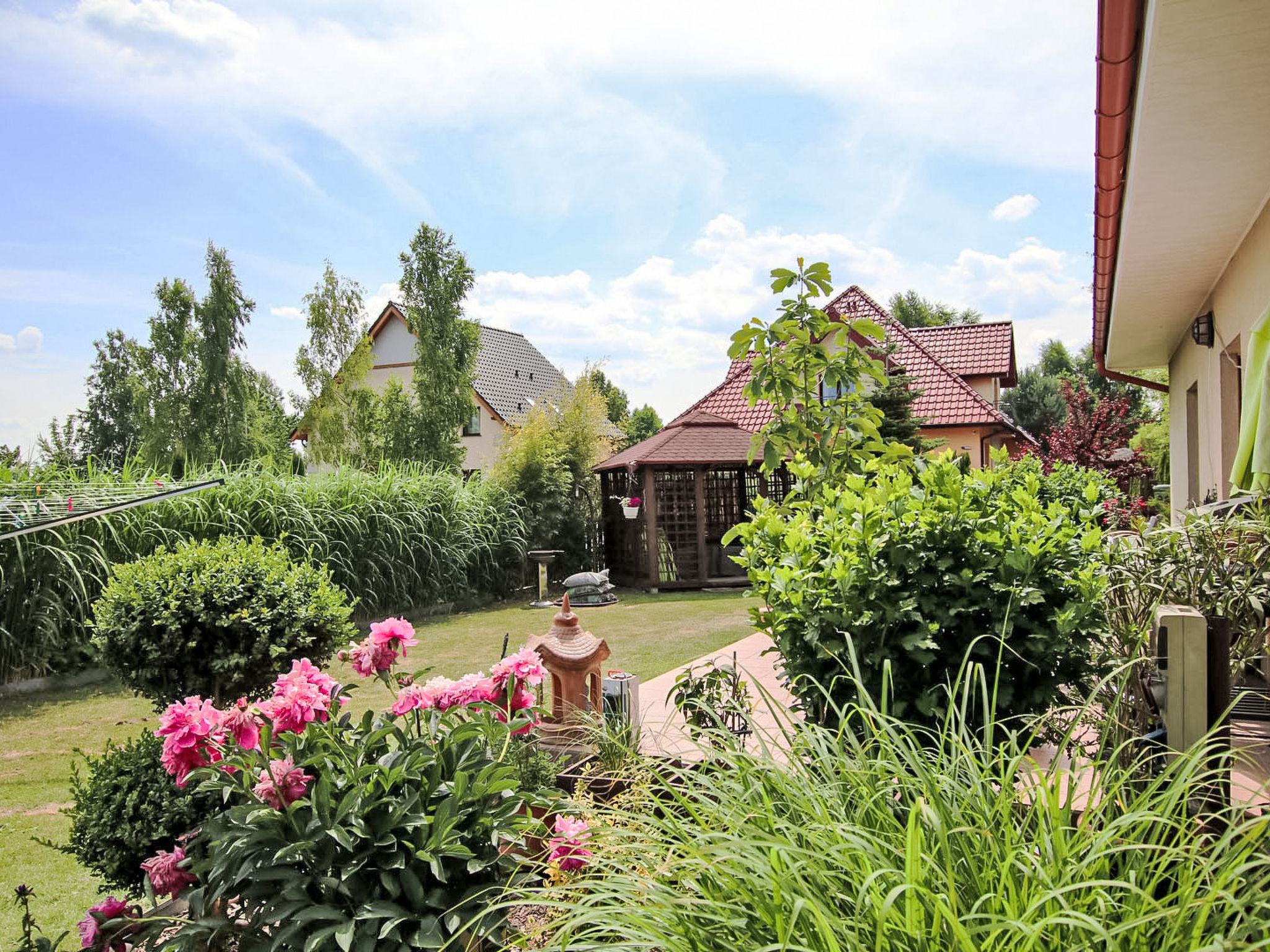 Mit Terrasse