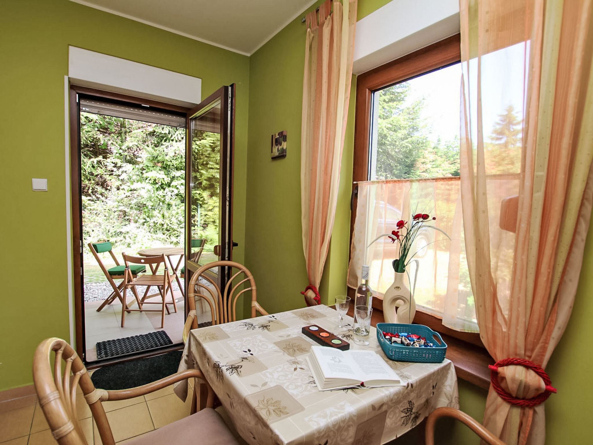 Mit Terrasse