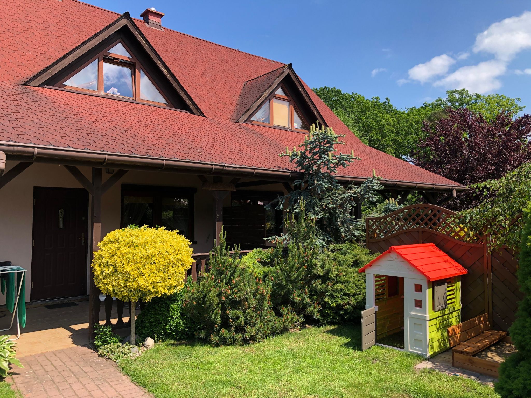 Willa Kinga z kominkiem - Buiten