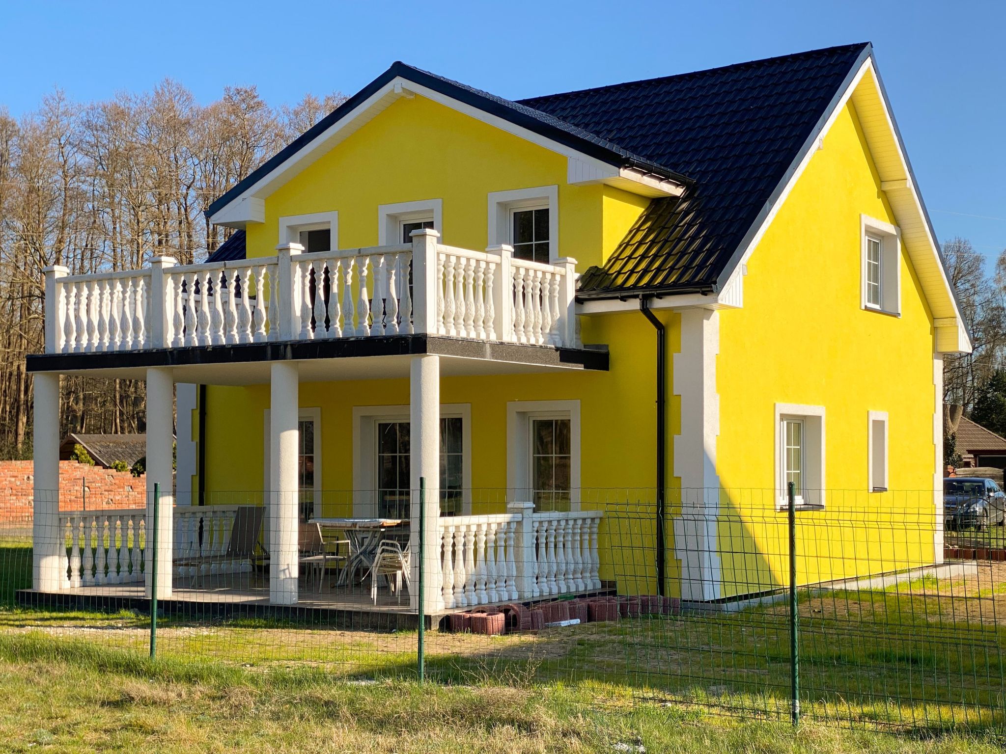 Nettes Ferienhaus in Miroszewo mit Großer Terrasse