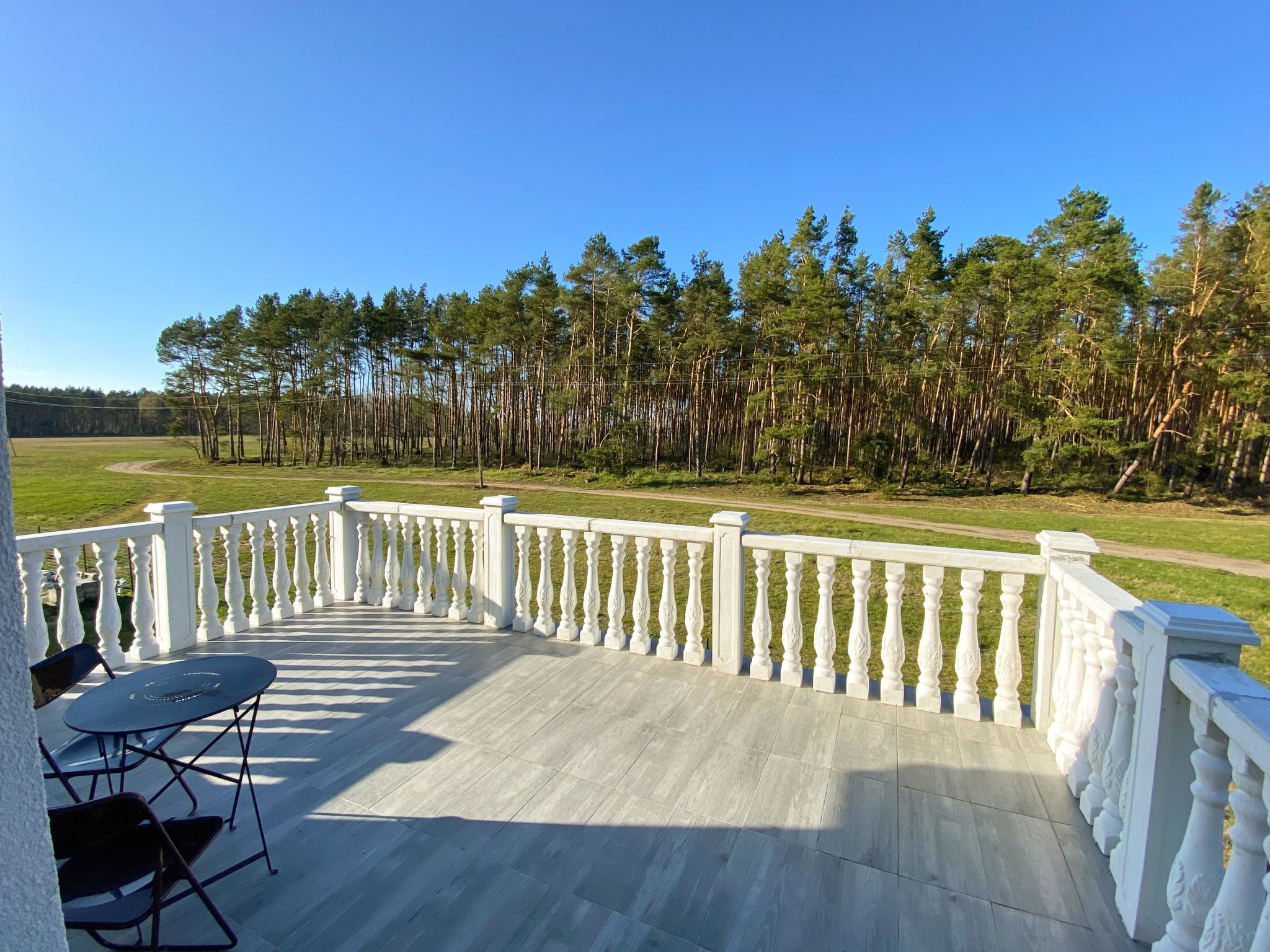 Nettes Ferienhaus in Miroszewo mit Großer Terrasse