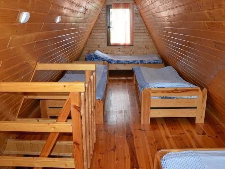 6-persoons vakantiehuis in Dzwirzyno op 1 km van het meer in Dzwirzyno