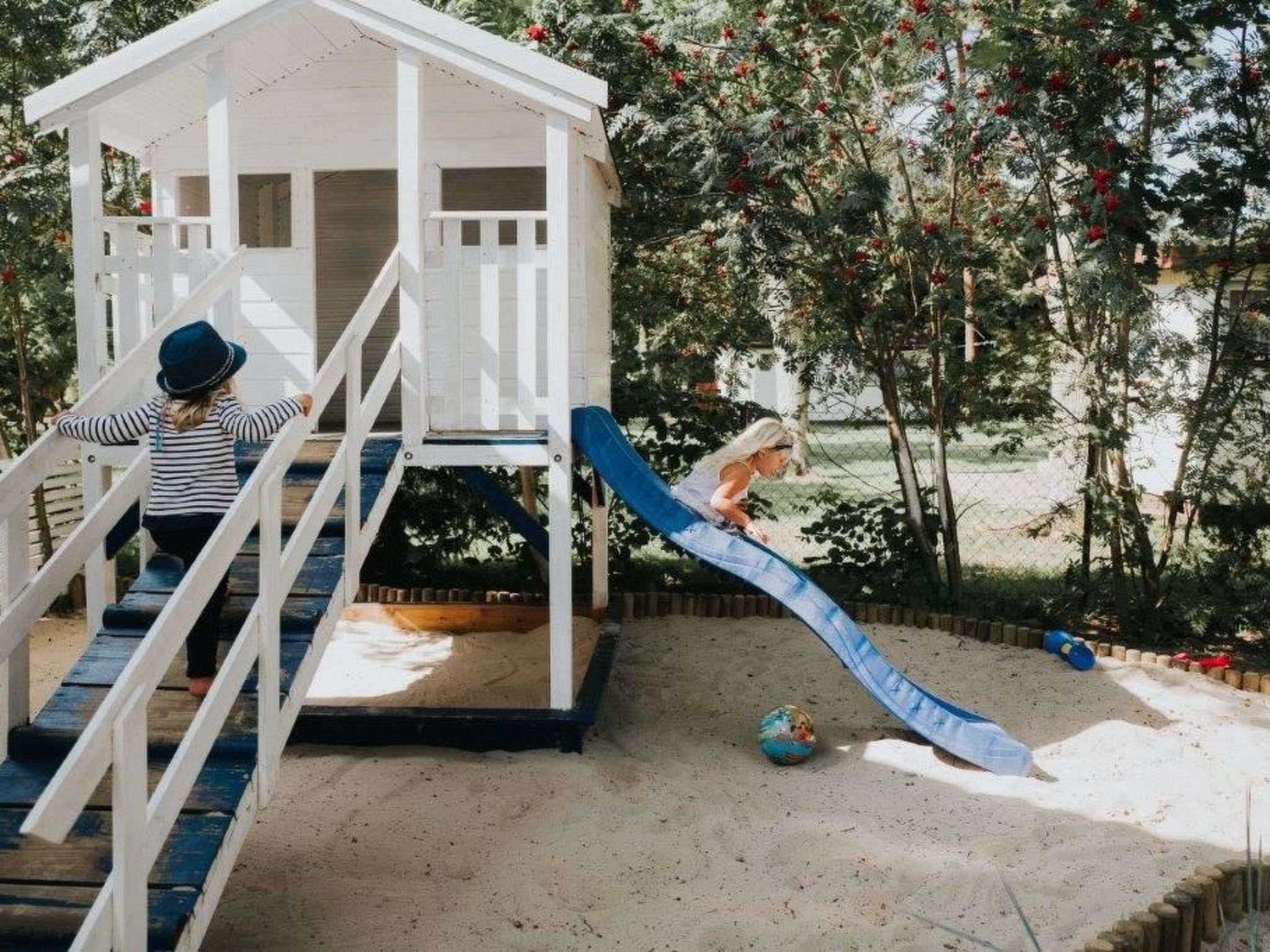 Marynarskie Domki mit der Aussicht auf Spielplatz-Binnen
