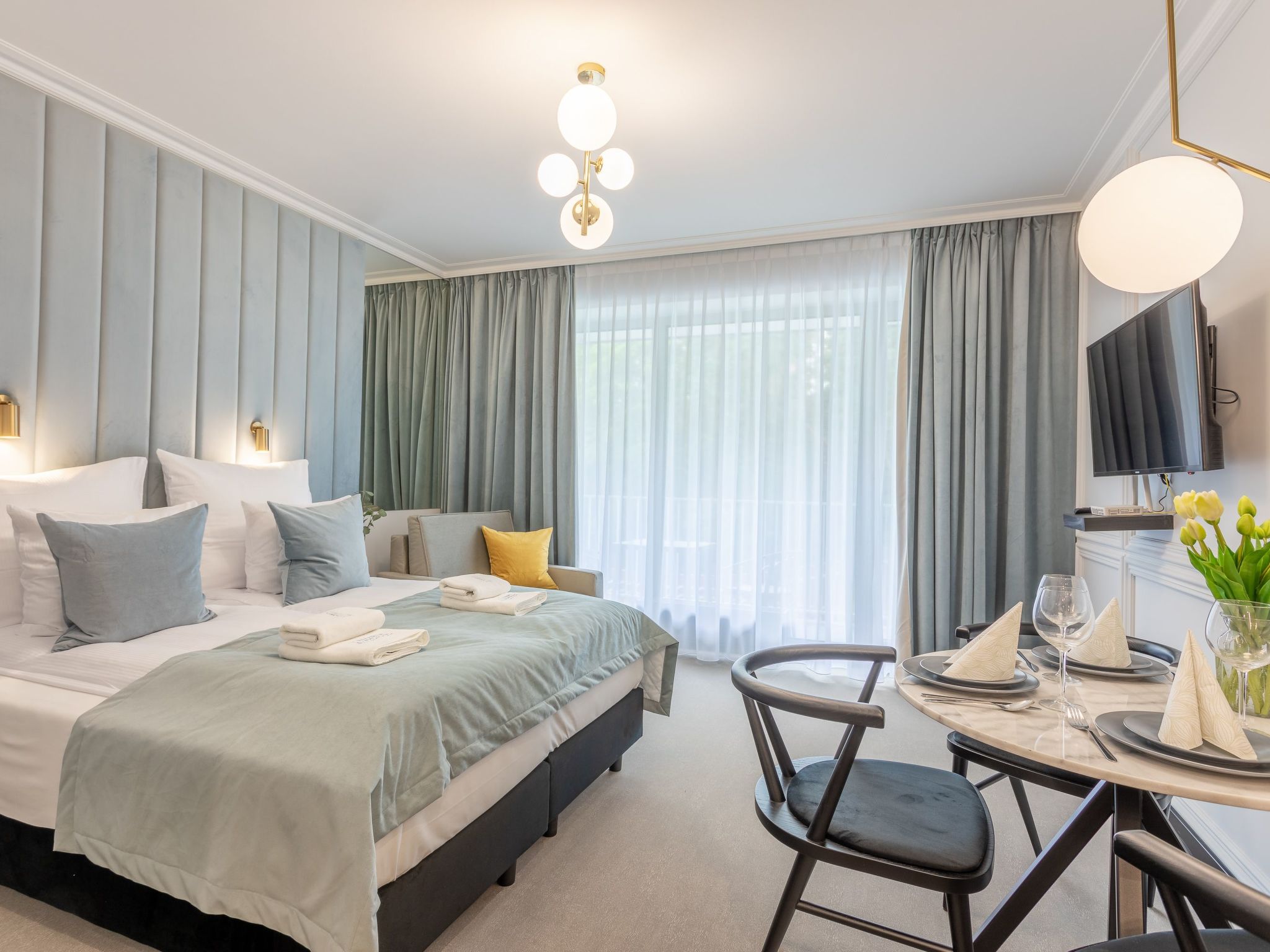 mit Balkon am Meer — Bedroom (1 of 17)