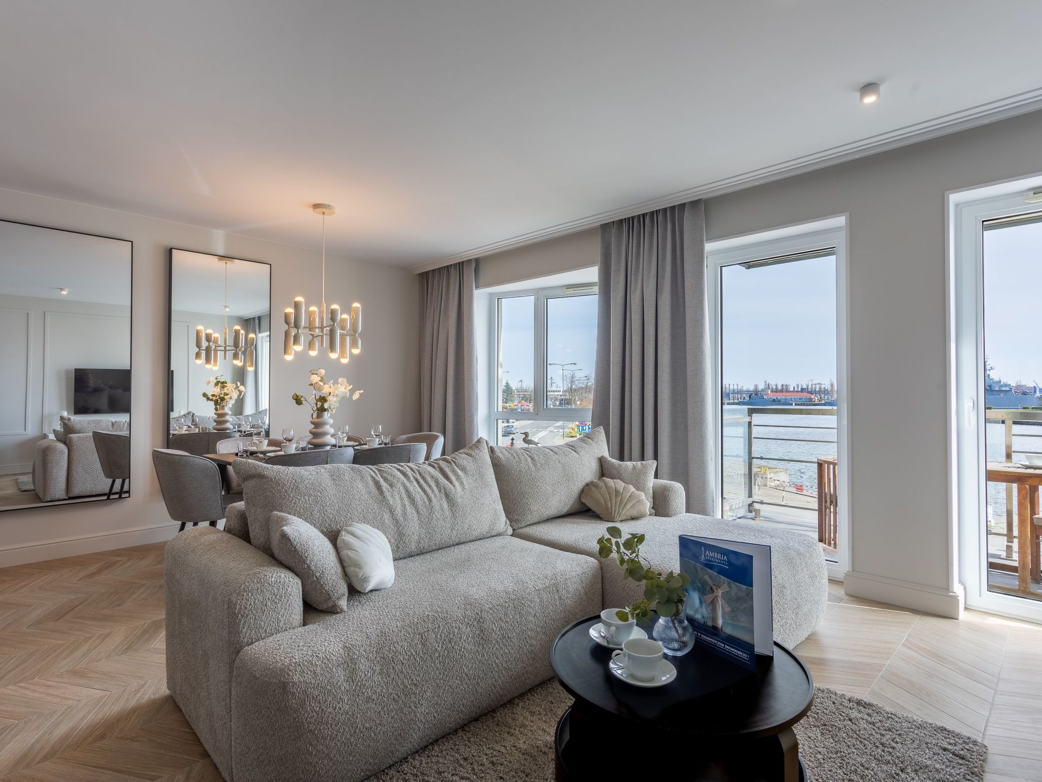 Concha mit Blick auf den Hafen — Living Room (1 of 21)