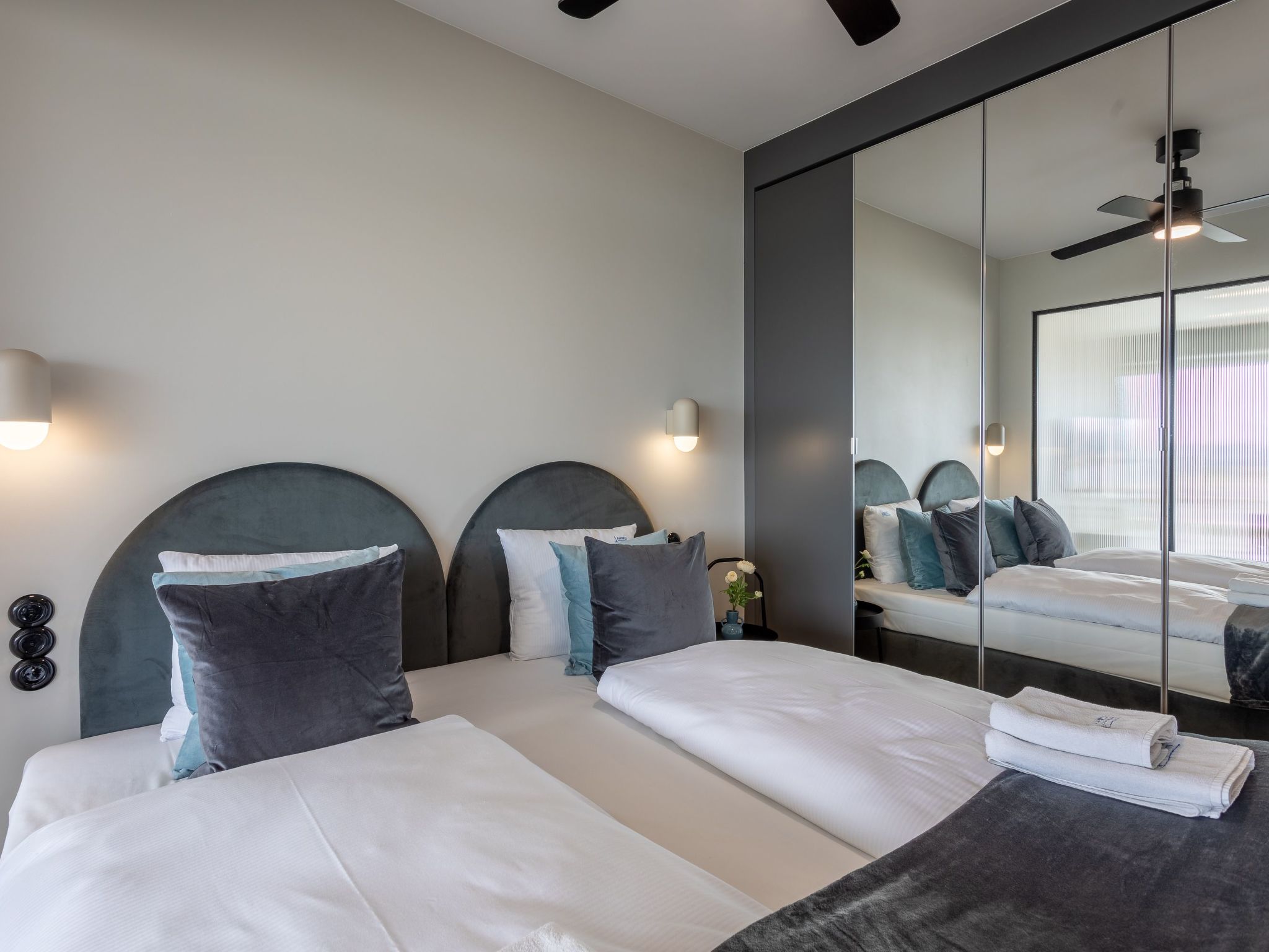 Concha mit Blick auf den Hafen-Image-tags.info