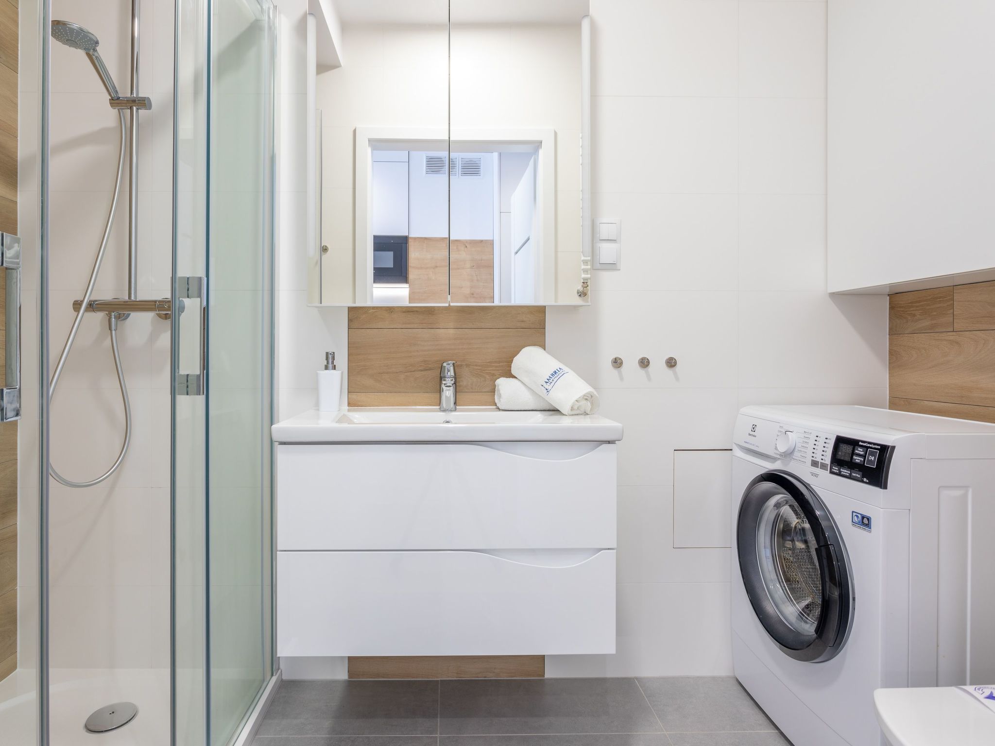 Helle Ferienwohnung Albus direkt am Strand