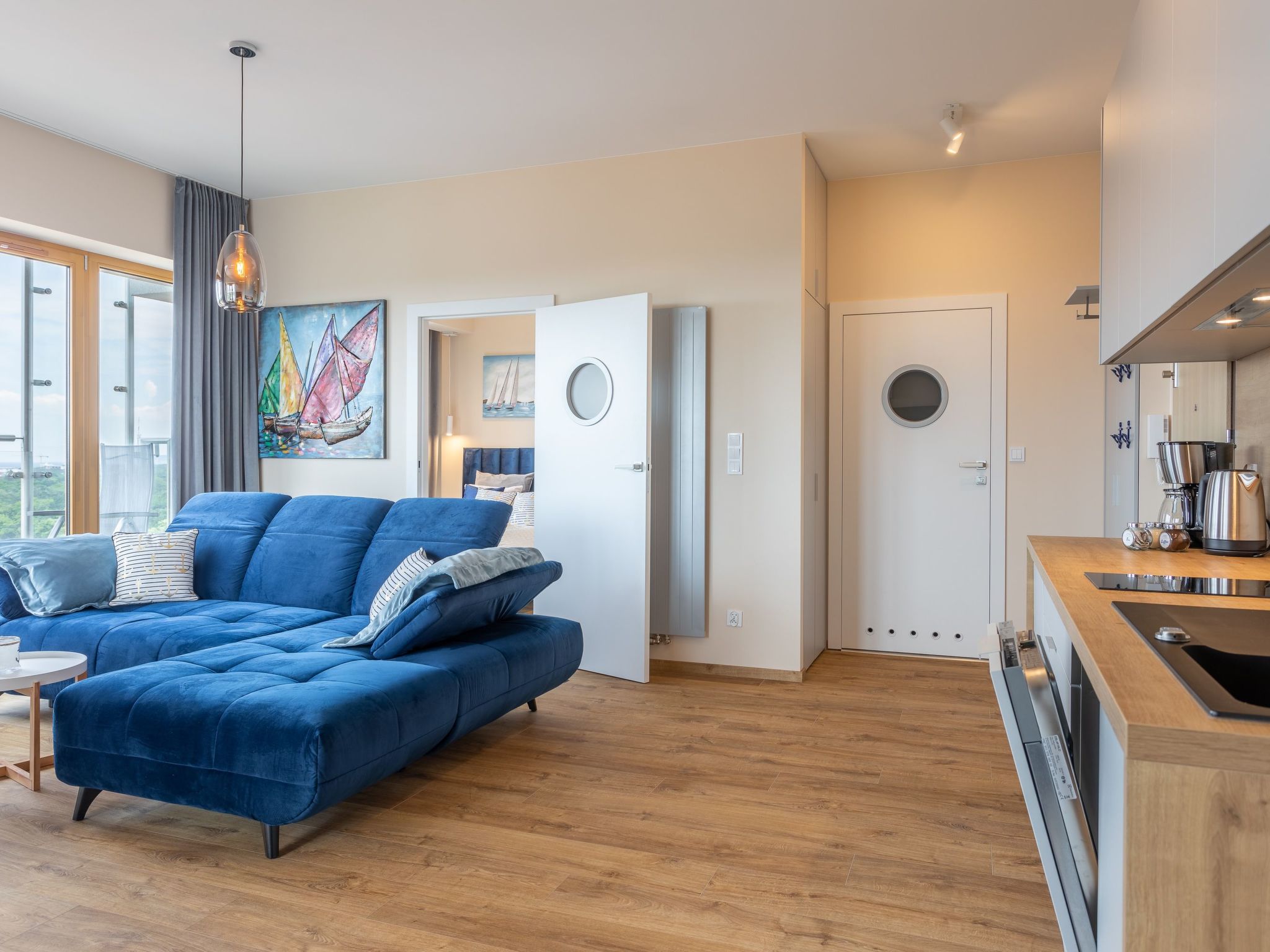 Luxuriös eingerichtete,helle Ferienwohnung am Meer-Image-tags.info