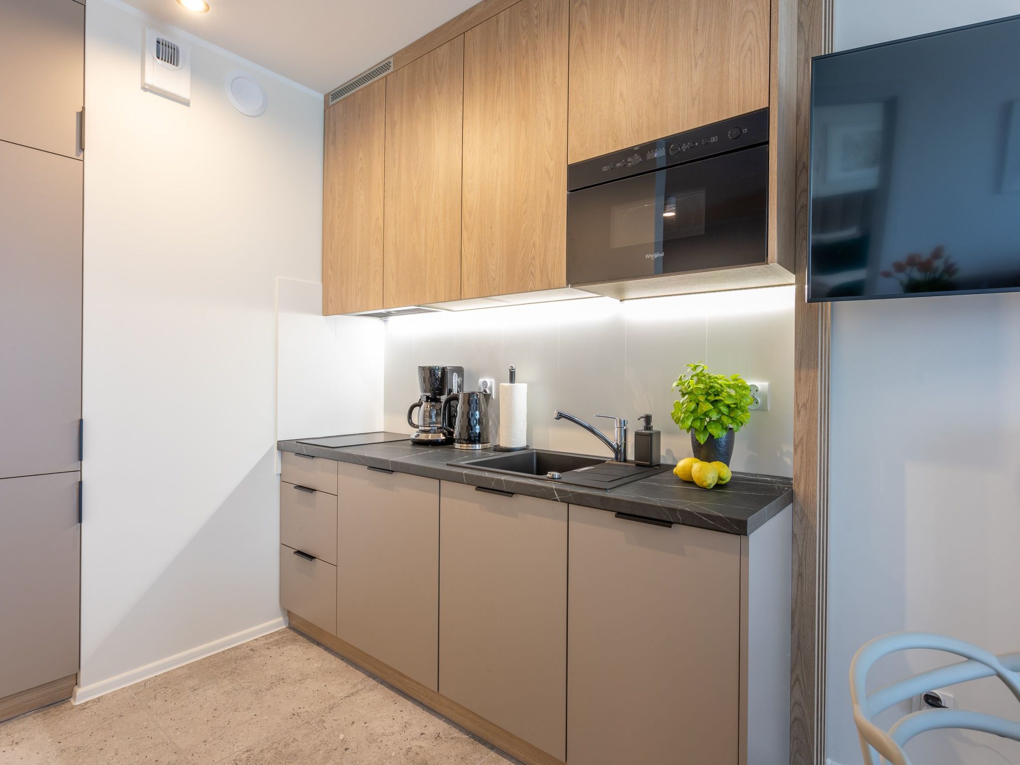 Gemütliche, helle Ferienwohnung an der Ostsee — Kitchen / Dining Room (5 of 10)