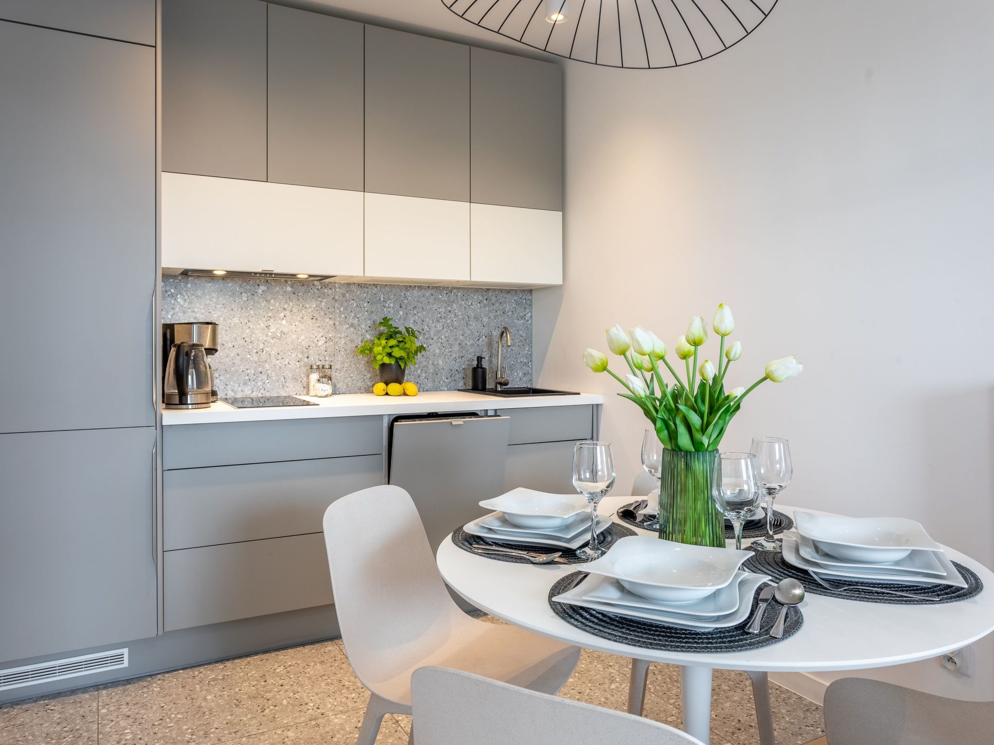 Urlaub auf Usedom, Apartment Sun Towers A53 — Kitchen / Dining Room (3 of 8)