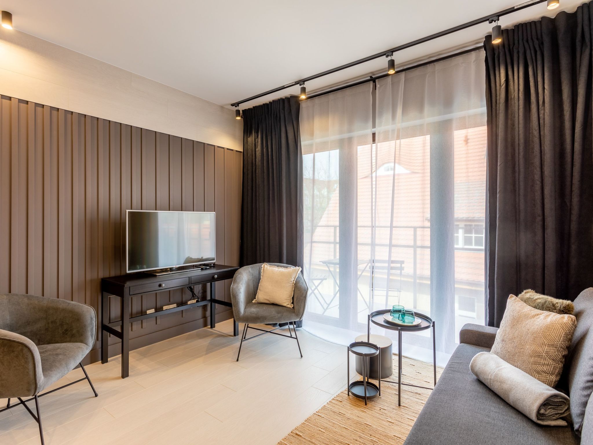 Kormoran in modernem Appartementhaus