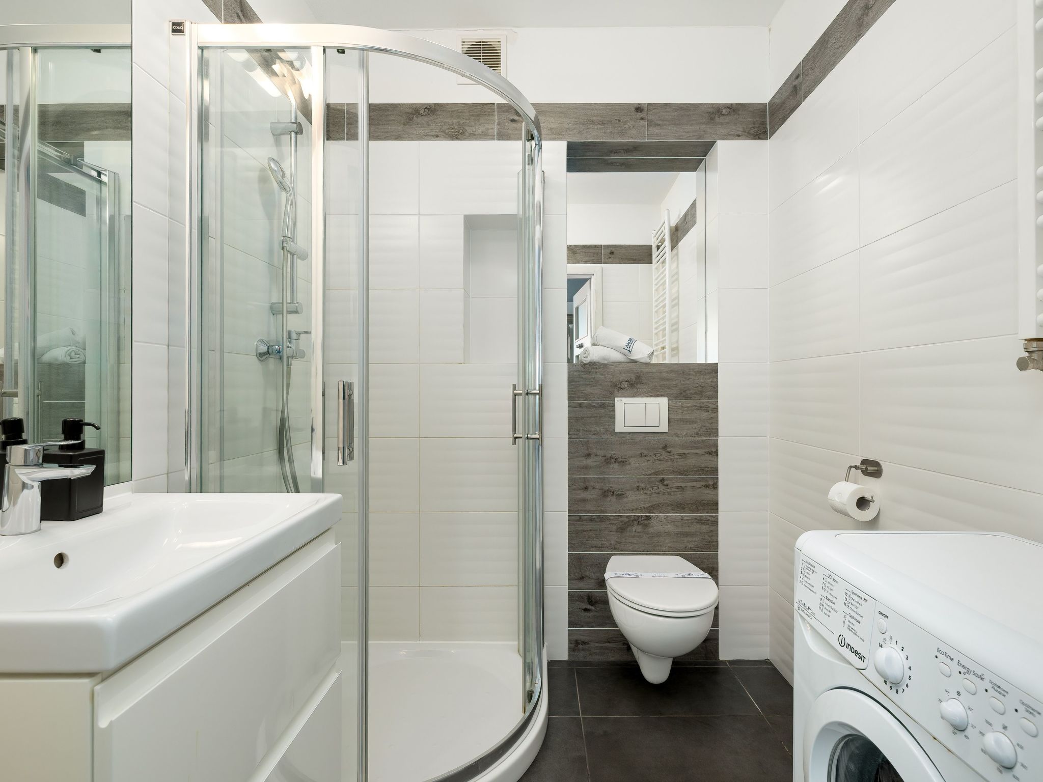 Apartment Ambria III-Image-tags.info