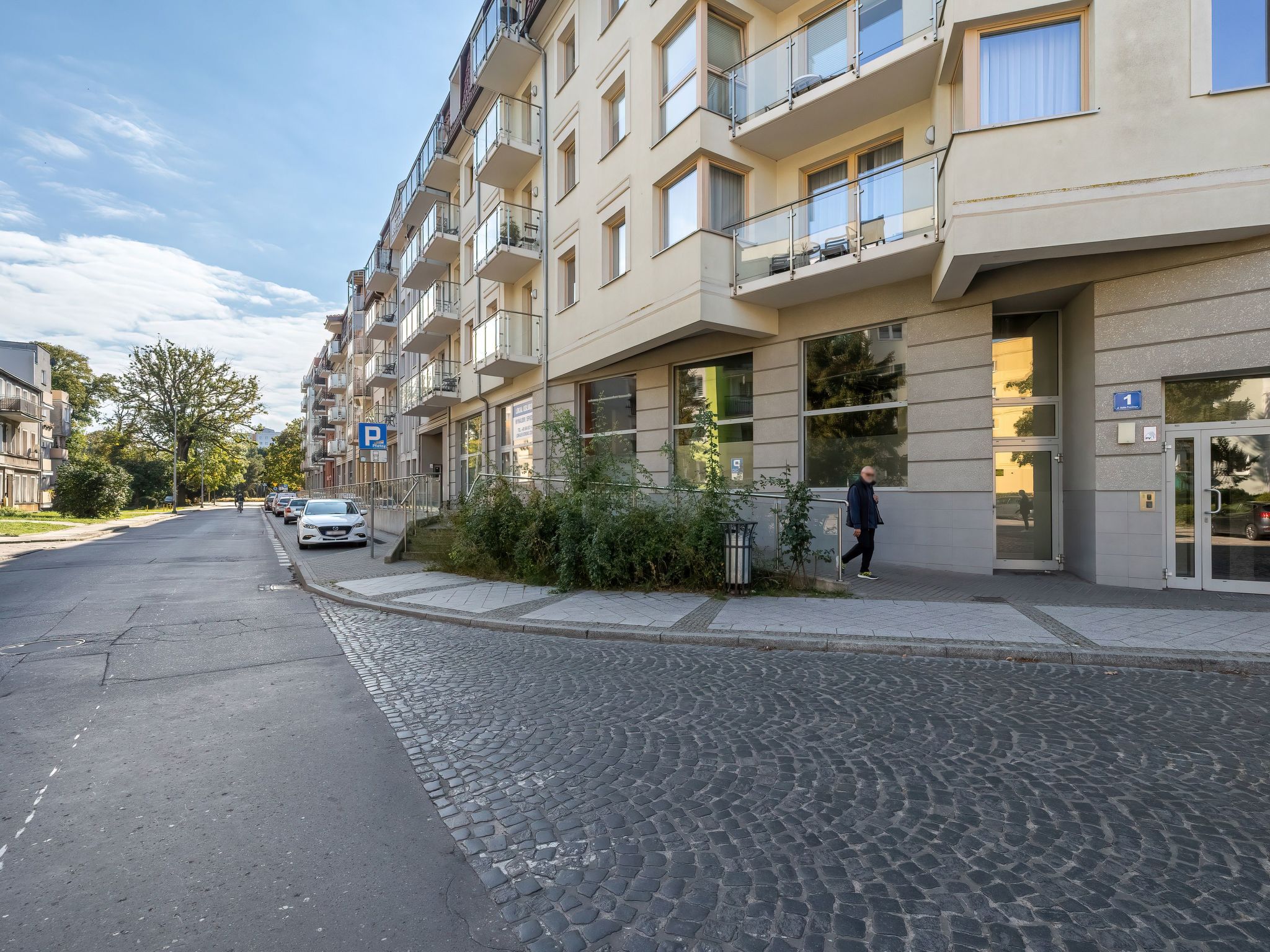 Apartment Ambria III-Image-tags.info