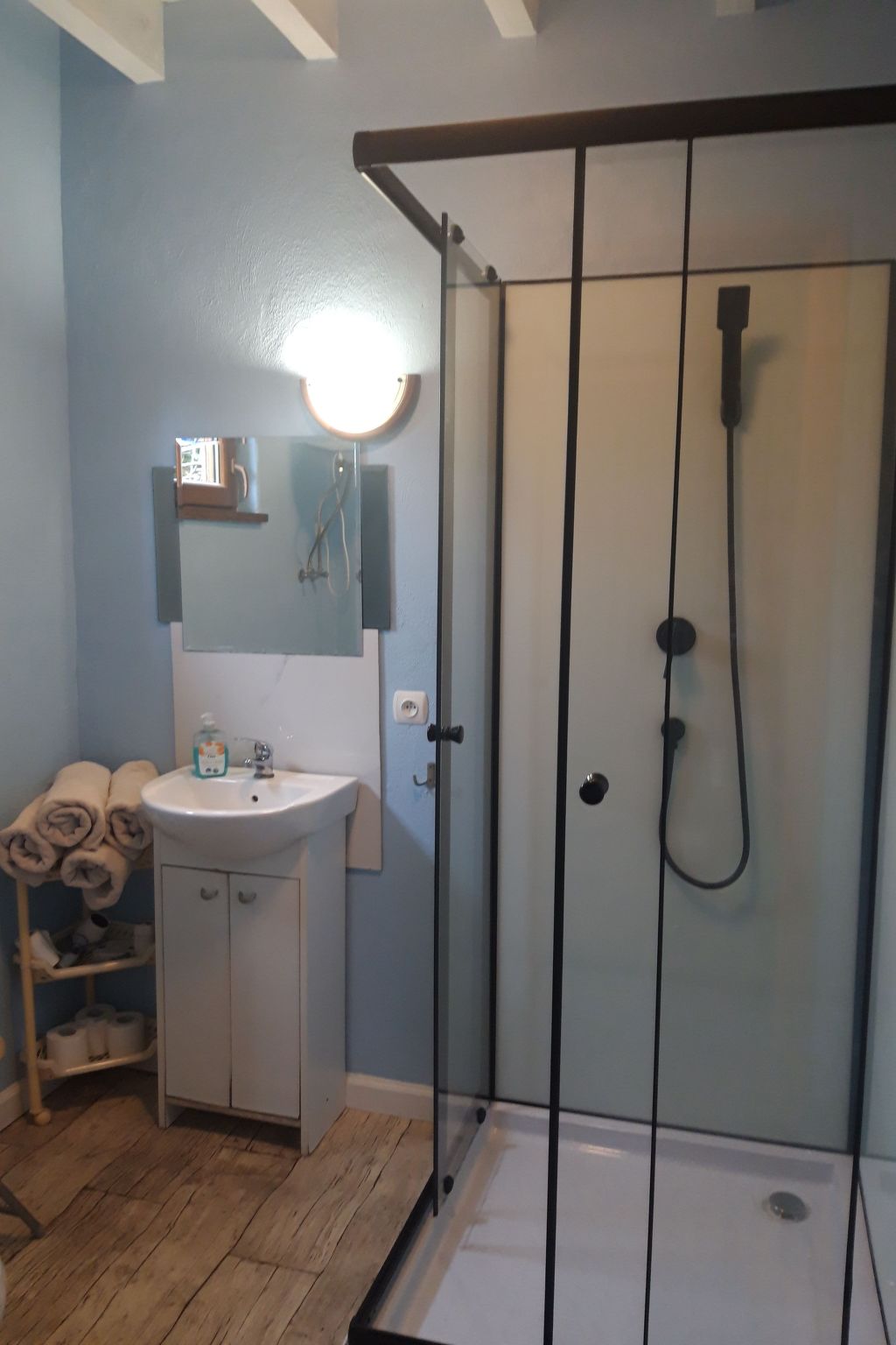 Auf einer Insel-Drinnen