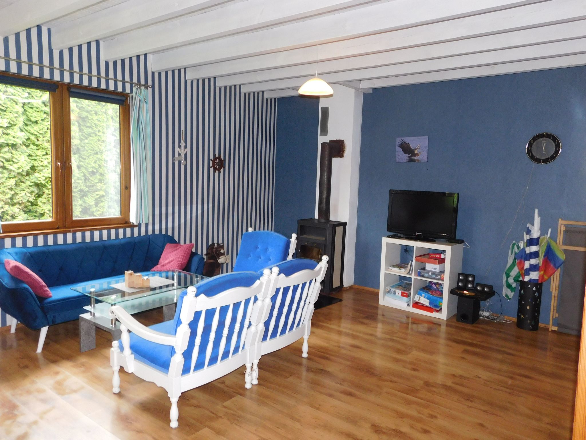 Auf einer Insel-Drinnen