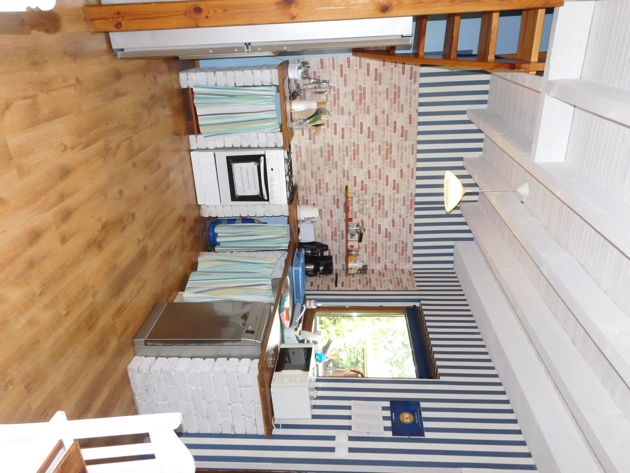 Auf einer Insel-Drinnen