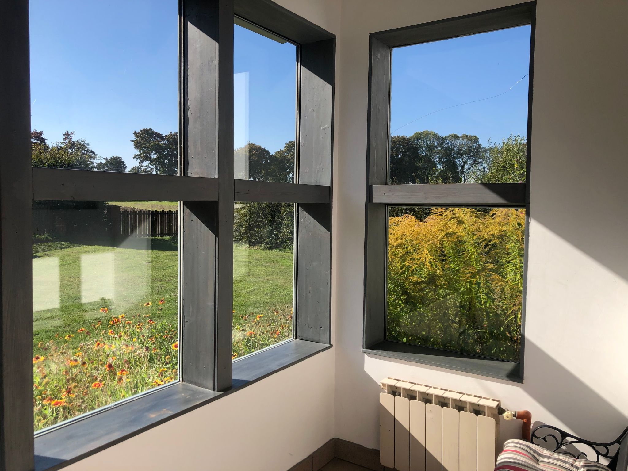 Auf einem Gutshof mit eigenem Garten in ländlicher Umgebung-Image-tags.info