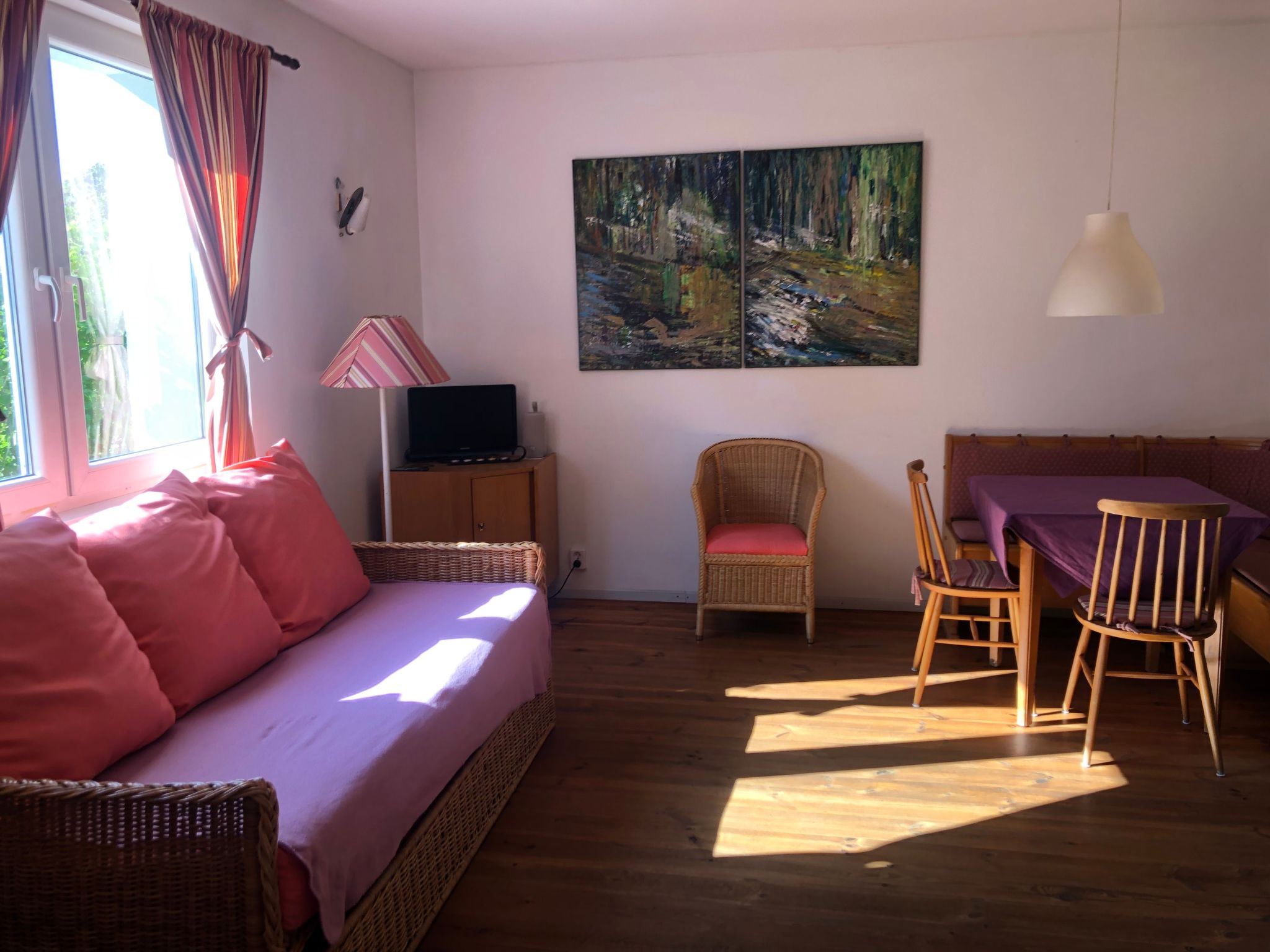 Auf einem Gutshof mit eigenem Garten in ländlicher Umgebung-Image-tags.info