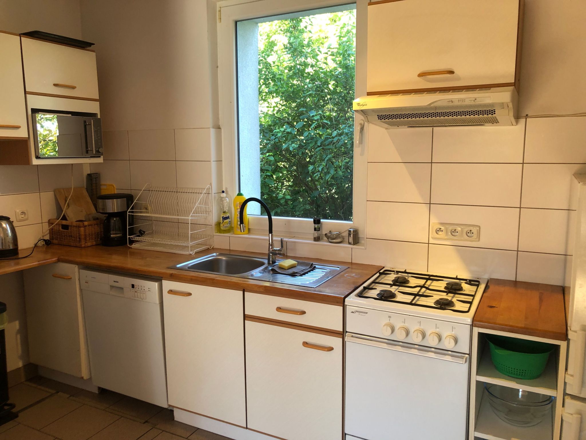 Auf einem Gutshof mit eigenem Garten in ländlicher Umgebung-Image-tags.info