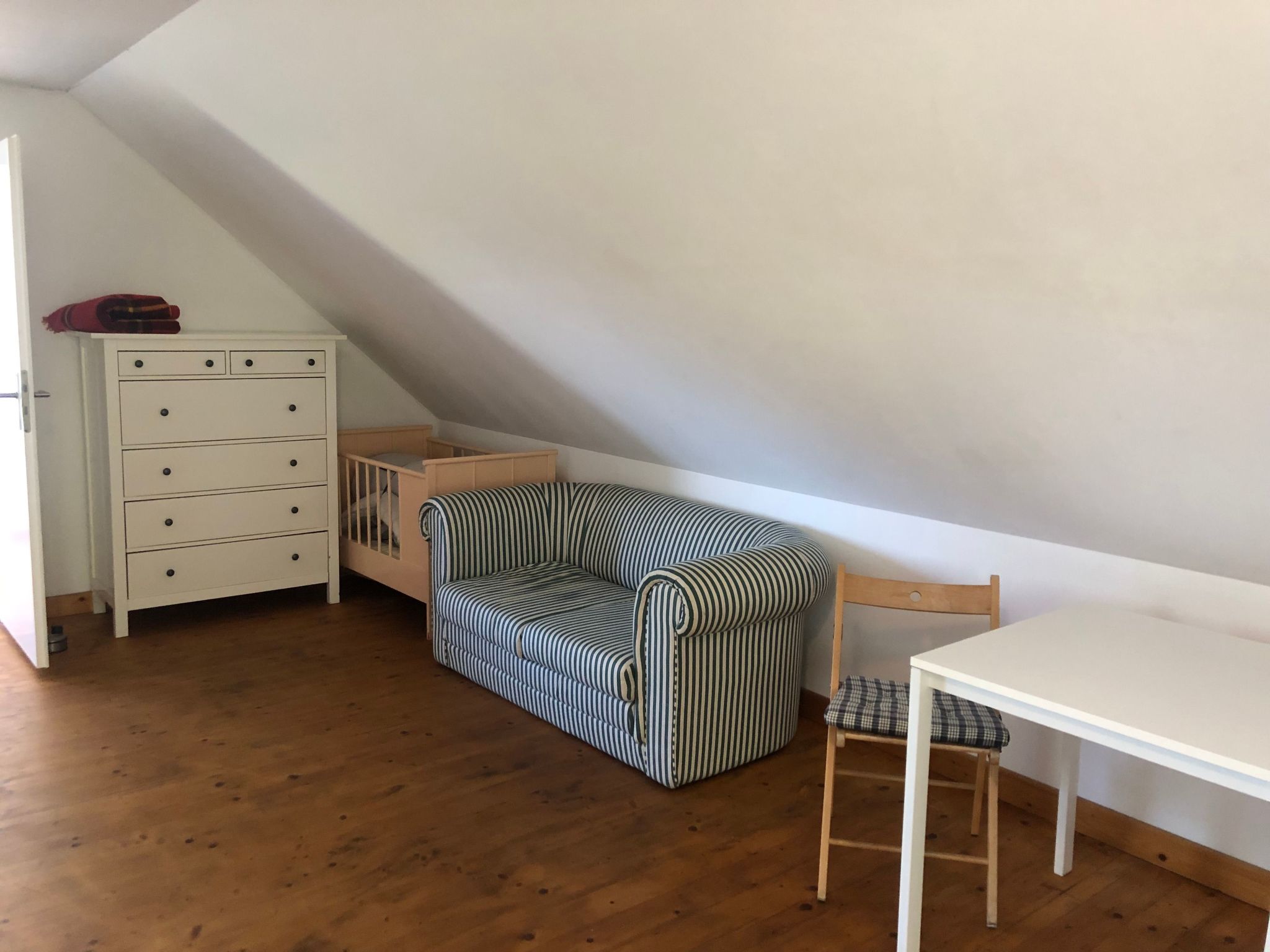 Auf einem Gutshof mit eigenem Garten in ländlicher Umgebung-Image-tags.info