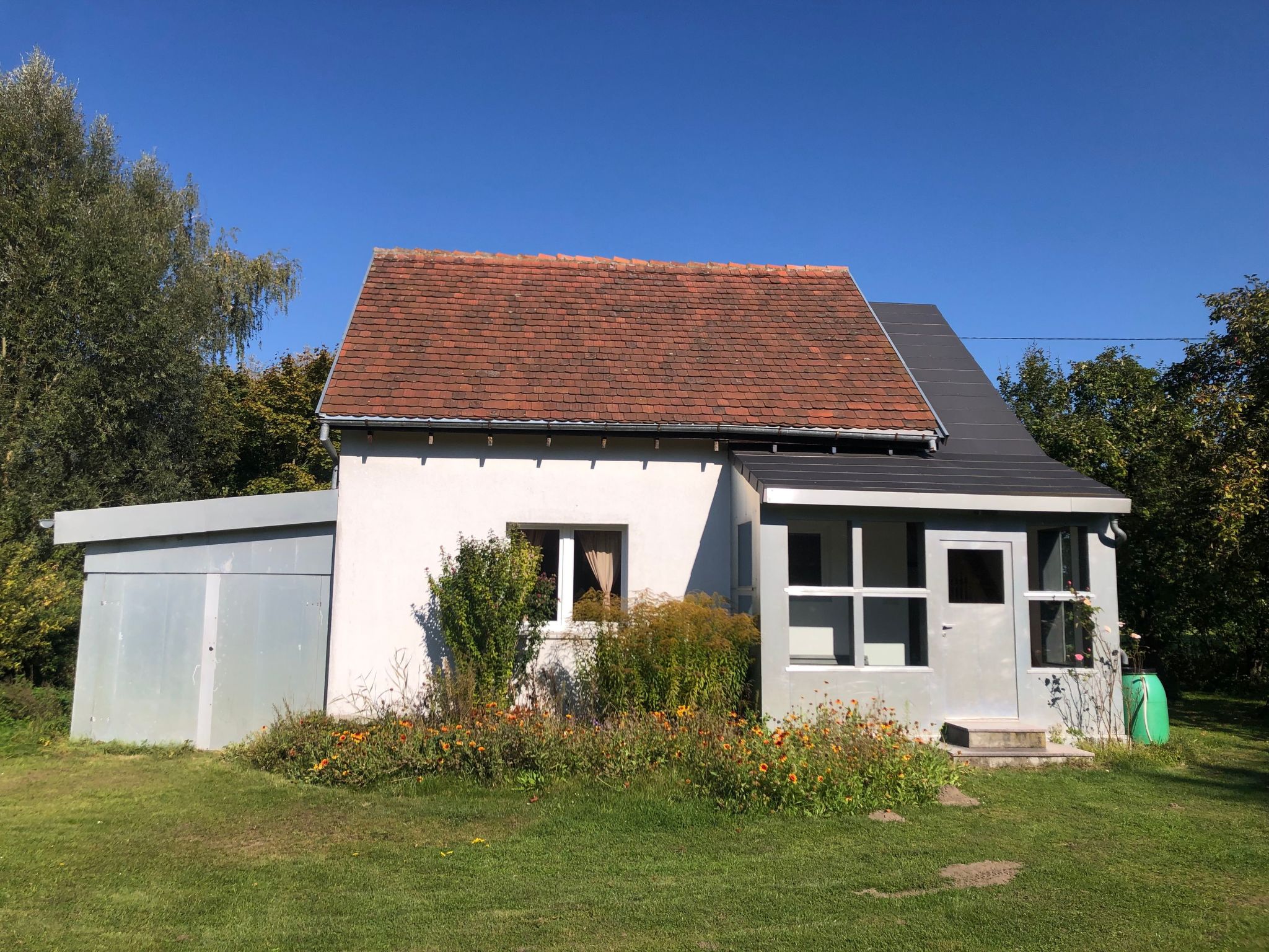 Auf einem Gutshof mit eigenem Garten in ländlicher Umgebung-Image-tags.info