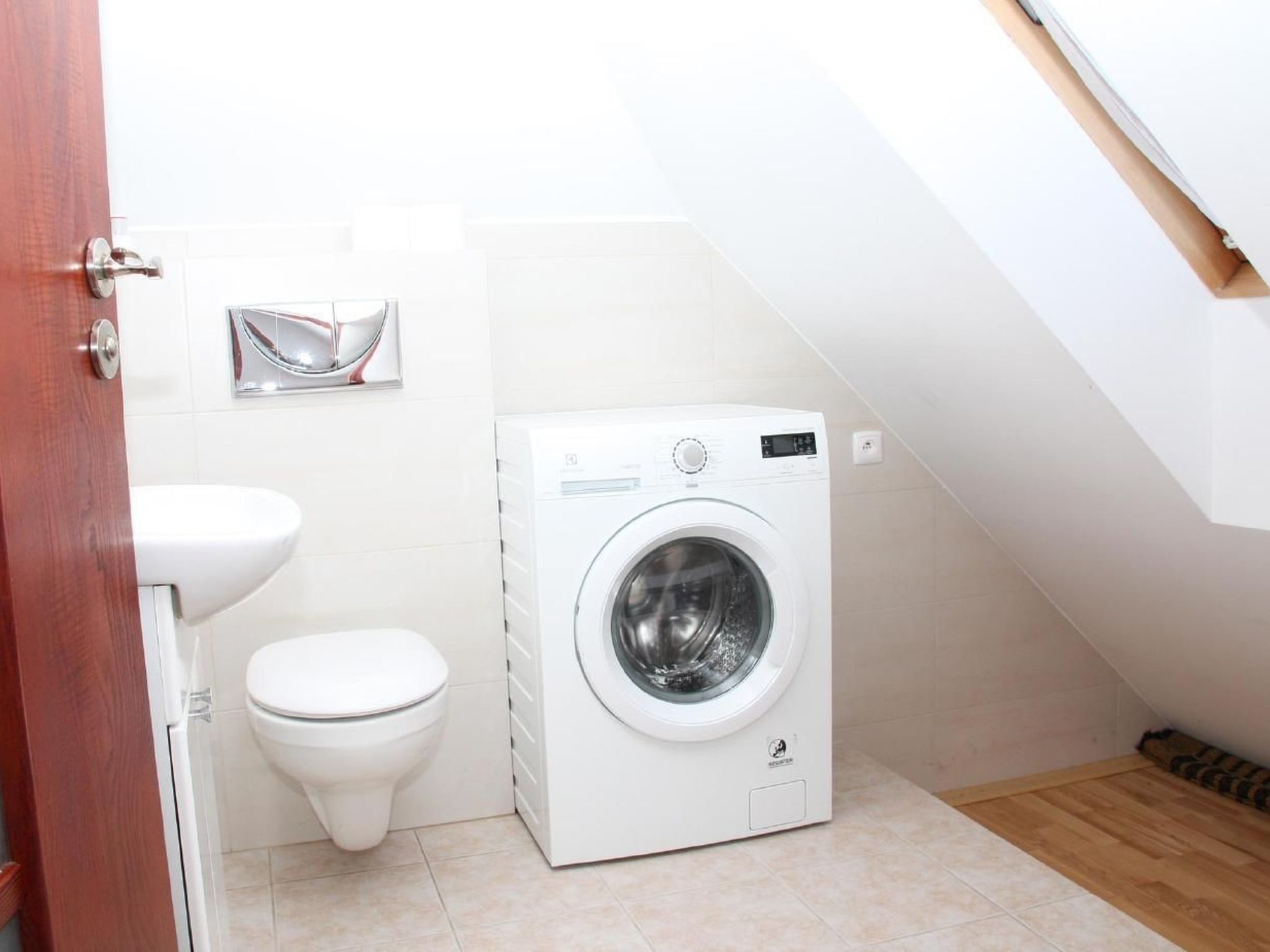 Wohnung mit Blick auf das Wasser-Image-tags.info