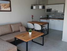 Haus 1 in Sarbinowo: Moderne vakantiewoning op loopafstand van het strand - thumbnail 1
