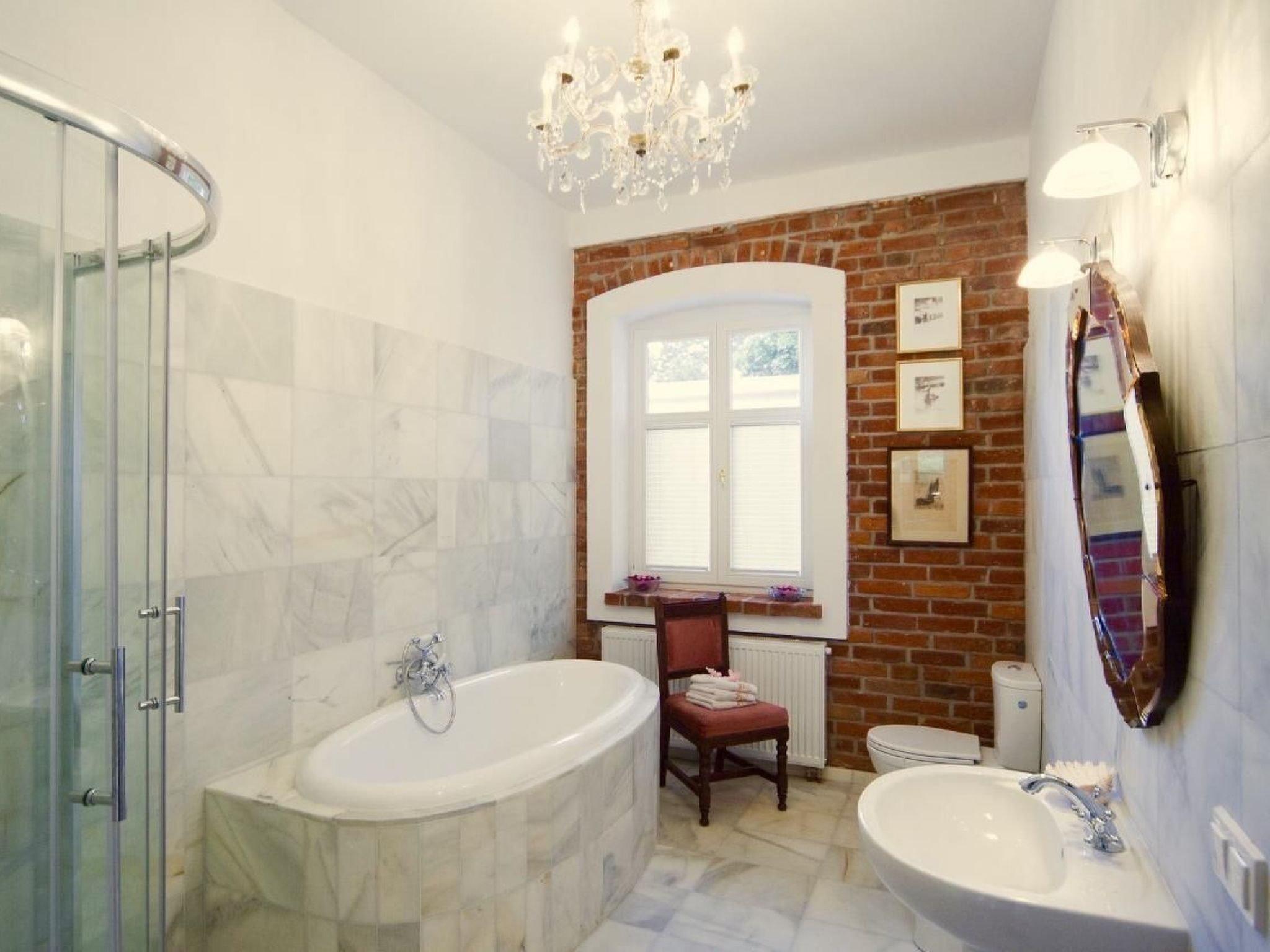 Anwesen mit Garten, Grill und Terrasse-Binnen