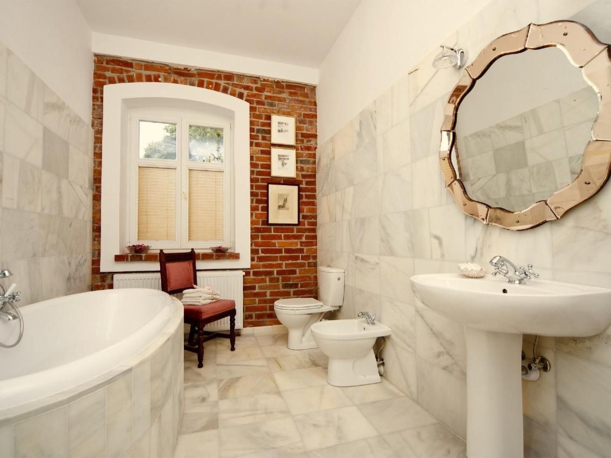 Anwesen mit Garten, Grill und Terrasse-Binnen