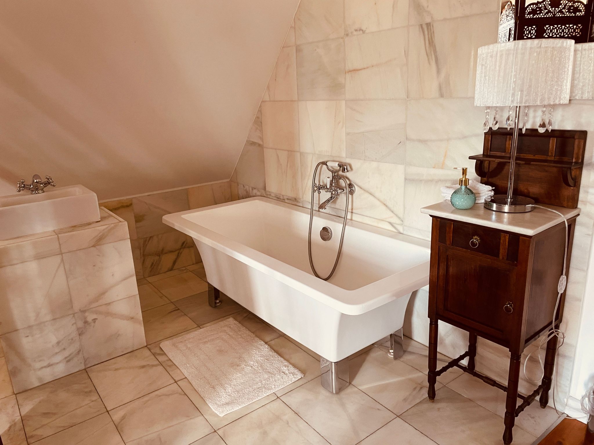 Anwesen mit Garten, Grill und Terrasse-Binnen