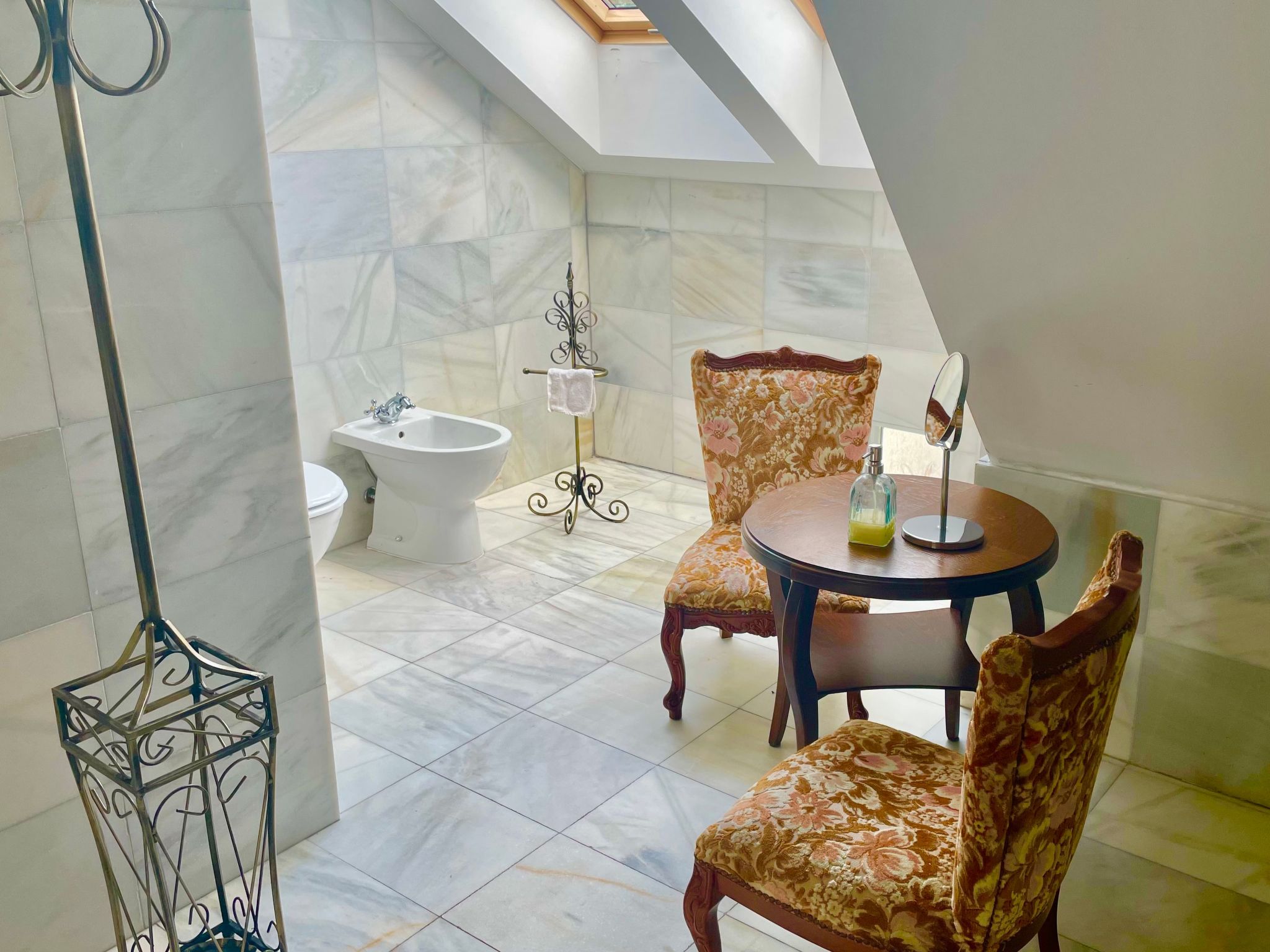 Anwesen mit Garten, Grill und Terrasse-Binnen