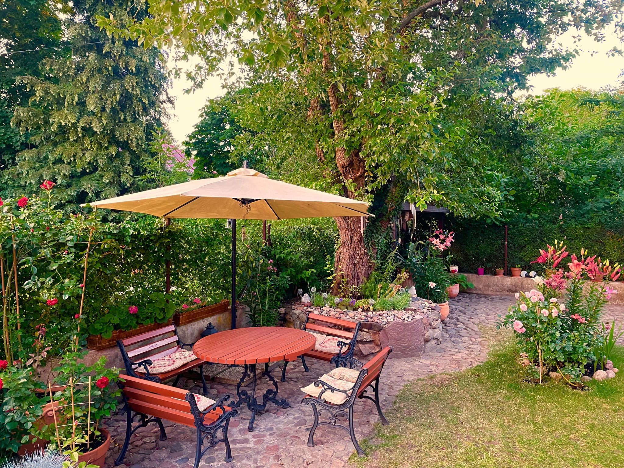Anwesen mit Garten, Grill und Terrasse-Binnen