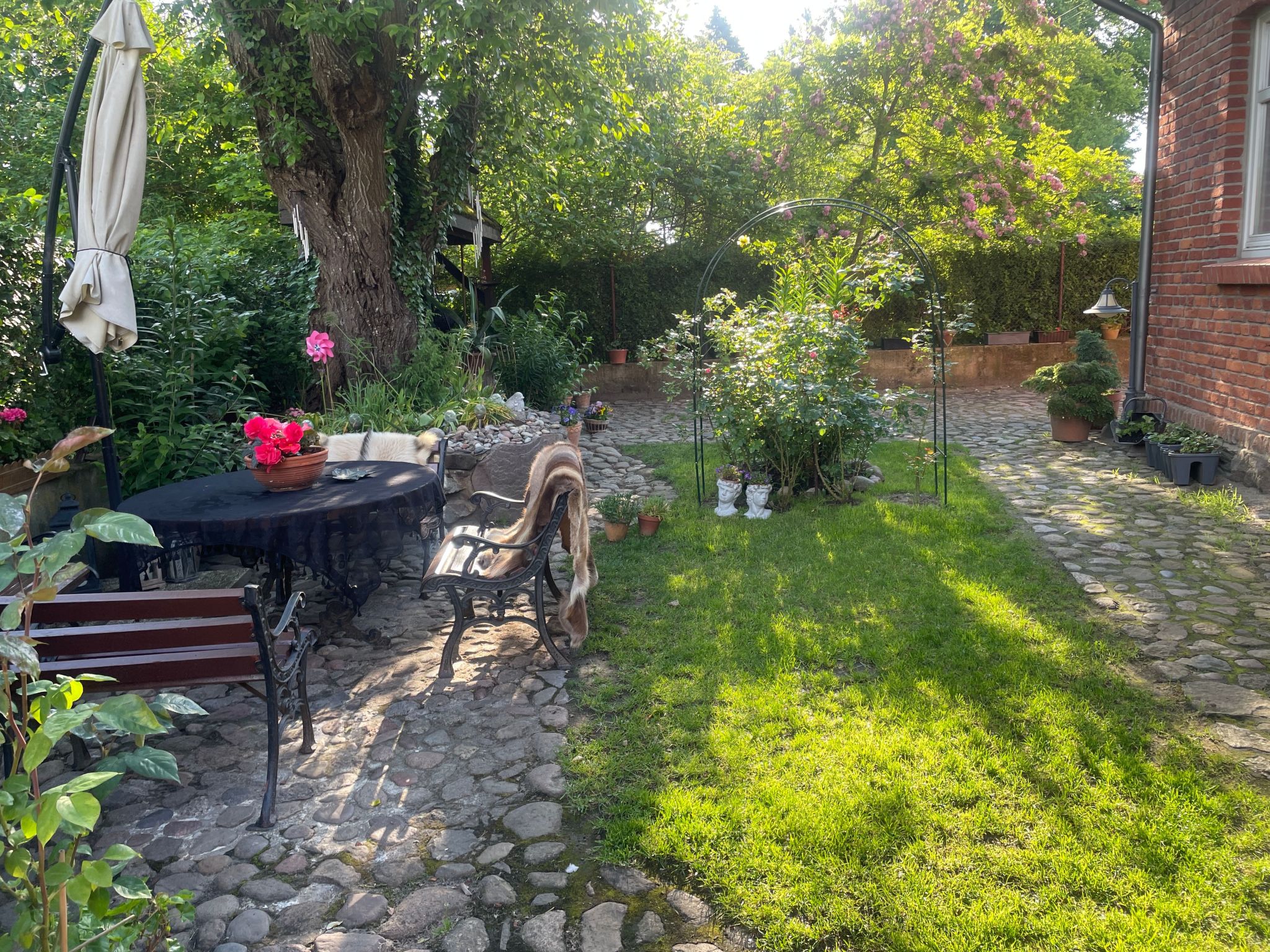 Anwesen mit Garten, Grill und Terrasse-Binnen