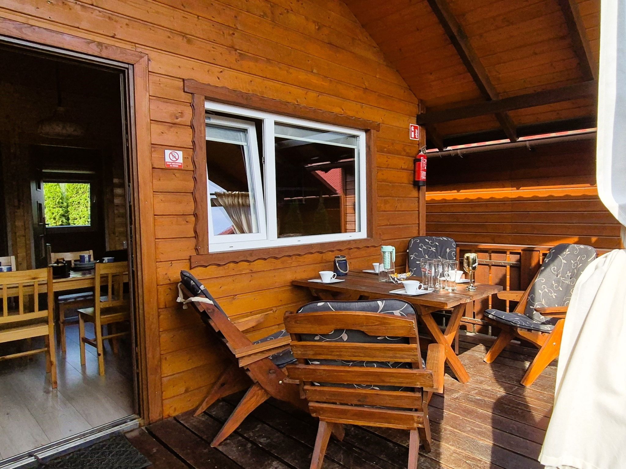 Mit Schwimmbad-Binnen