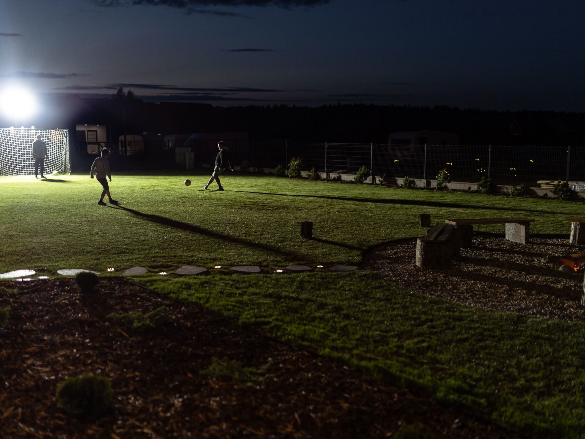 Mit Schwimmbad-Binnen