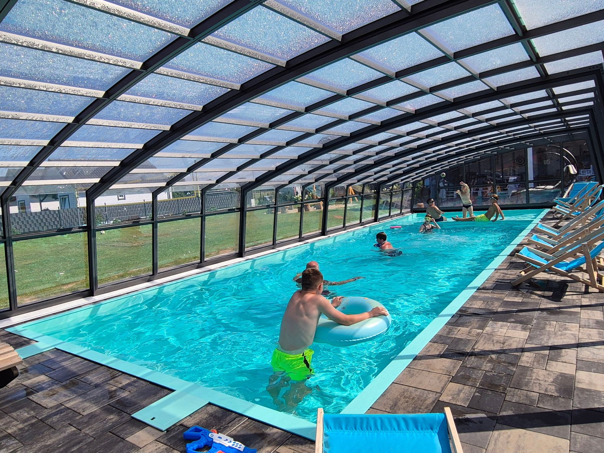 "New 5" mit gemeinschaftlichem Pool-Binnen